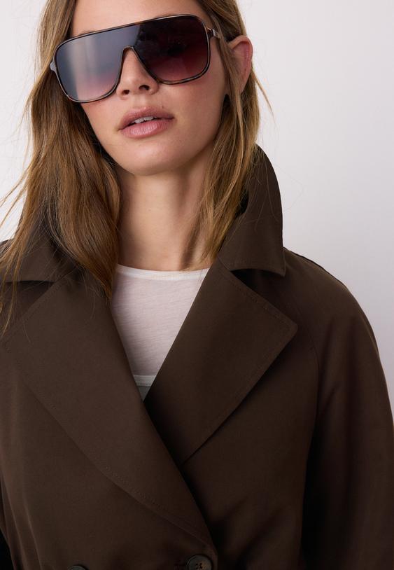 korte soepelvallende trenchcoat met ceintuur