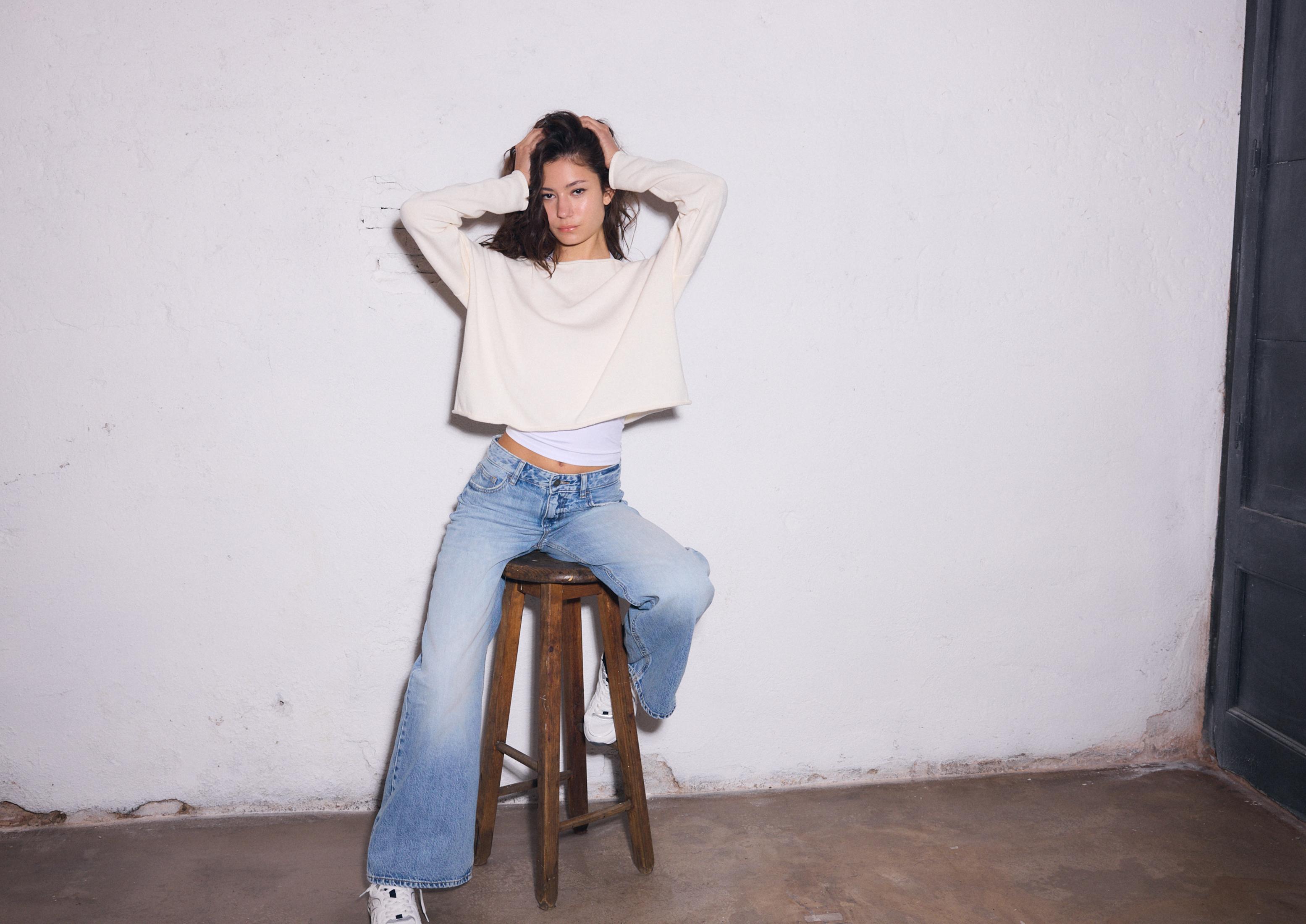 Low-rise straight-leg jeans — MEDIUM LIGHT BLUE DENIM