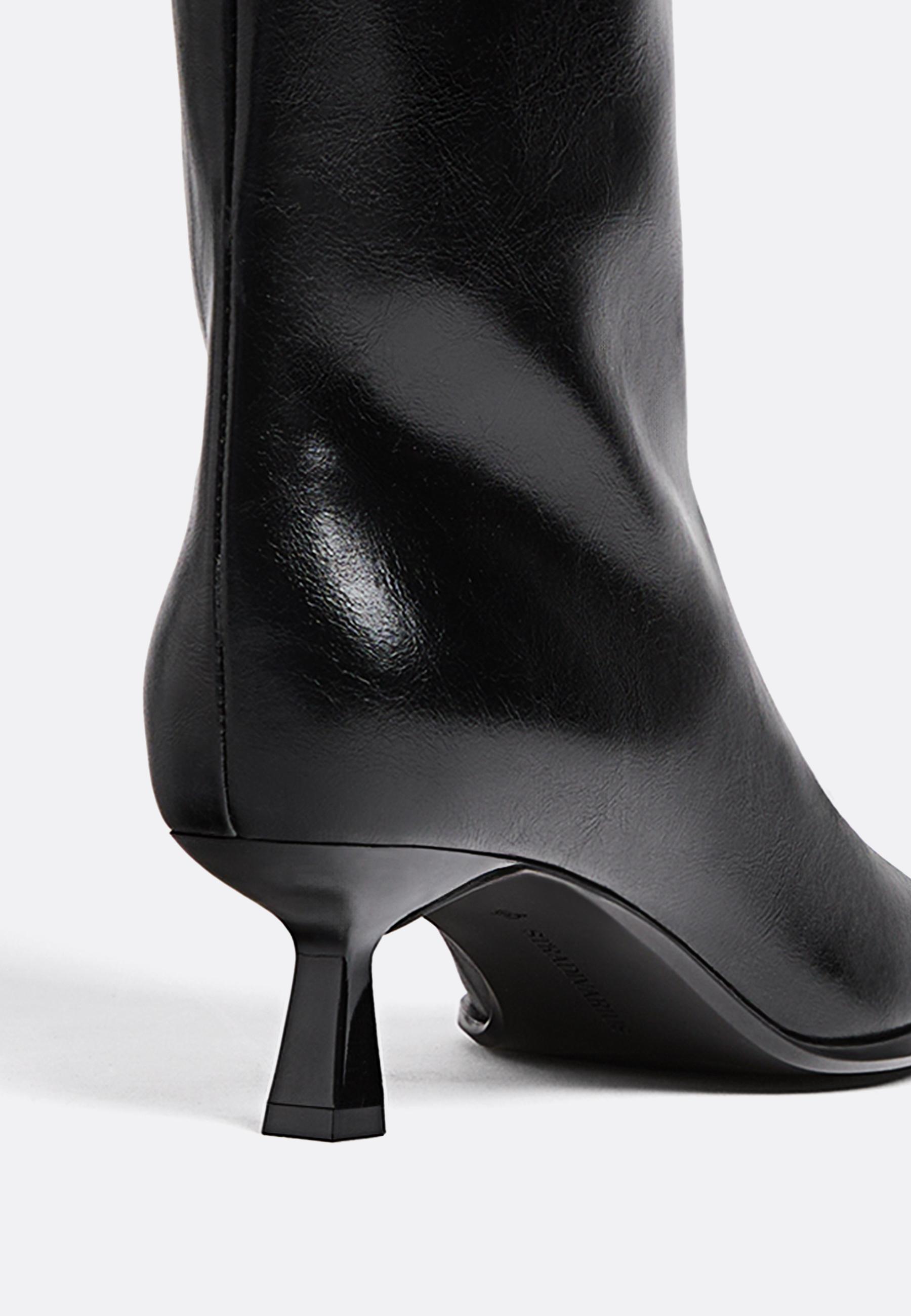 Kitten heel boot — BLACK