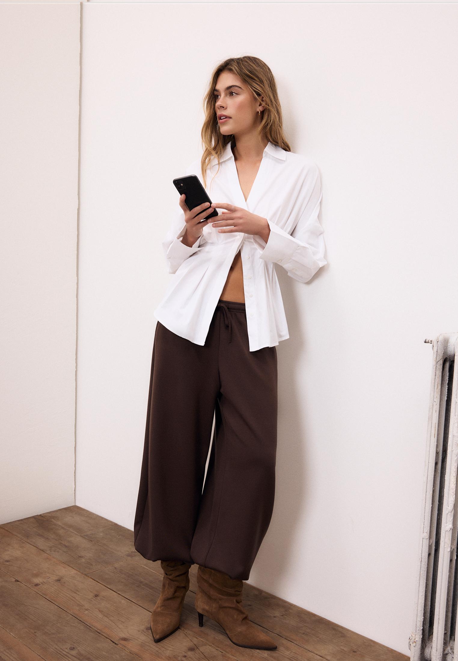Soft-touch balloon jogger trousers — Brown