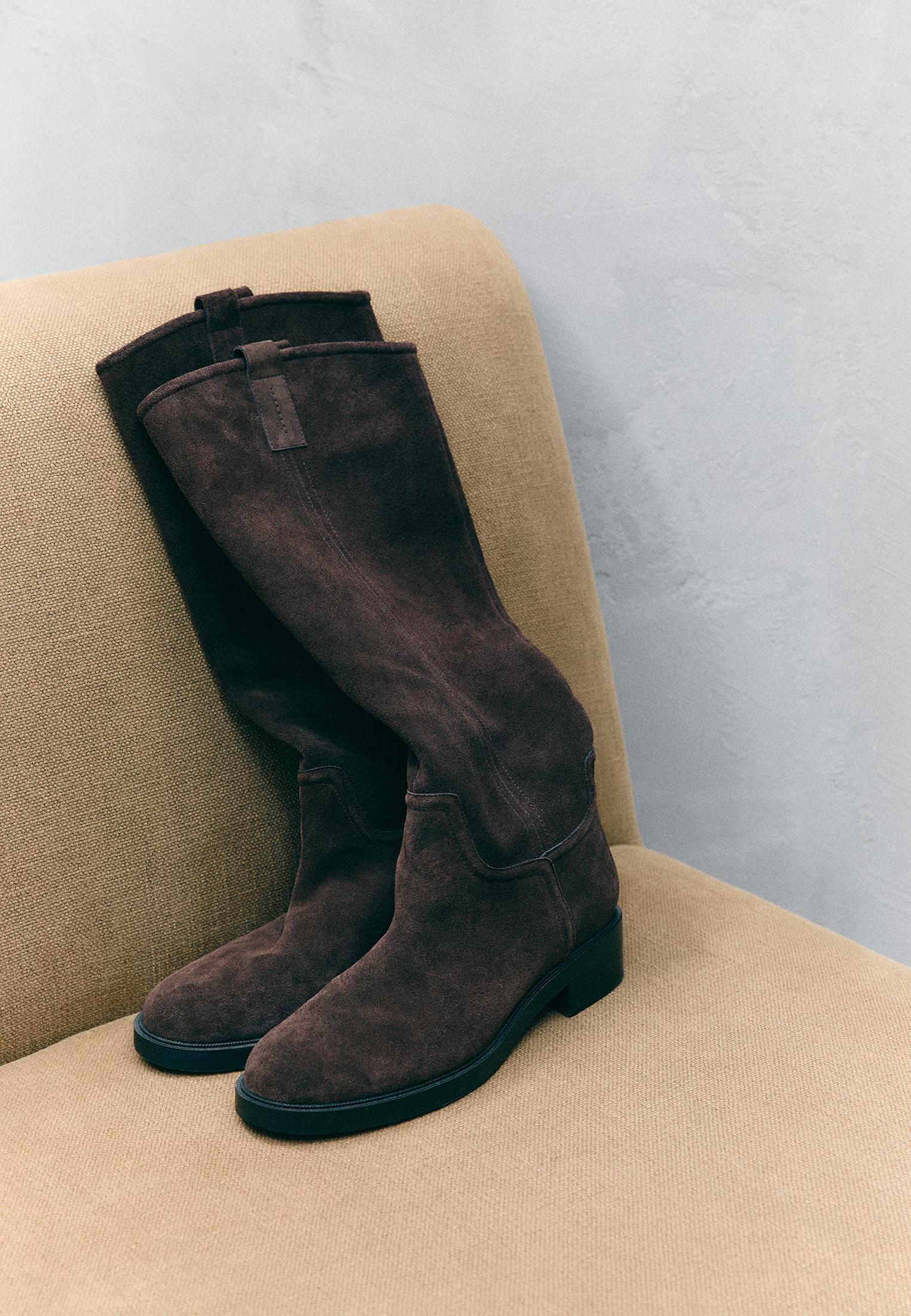 Flat leather riding boot — BROWN