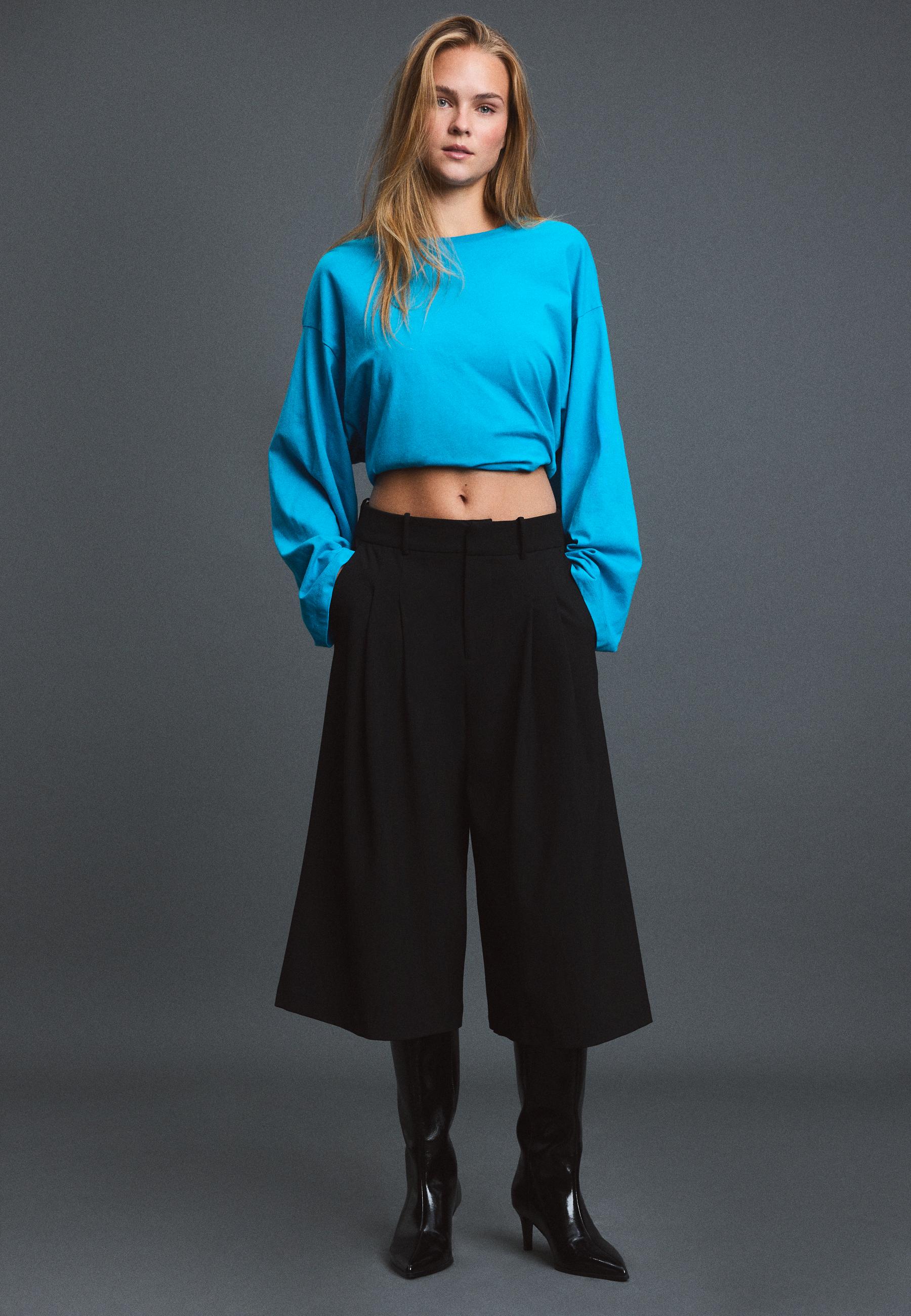 Stradivarius Långa Dressade Bermudashorts Med Veck dam