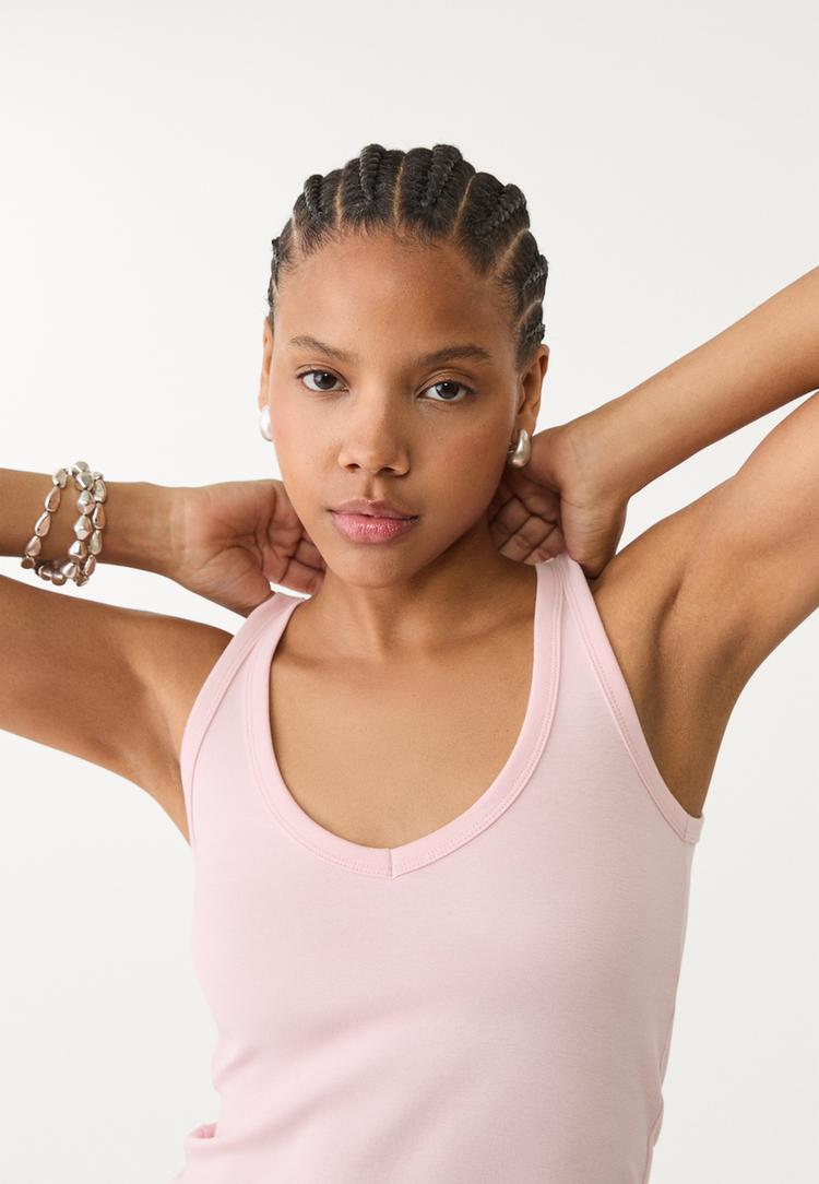 camiseta nadadora cuello pico