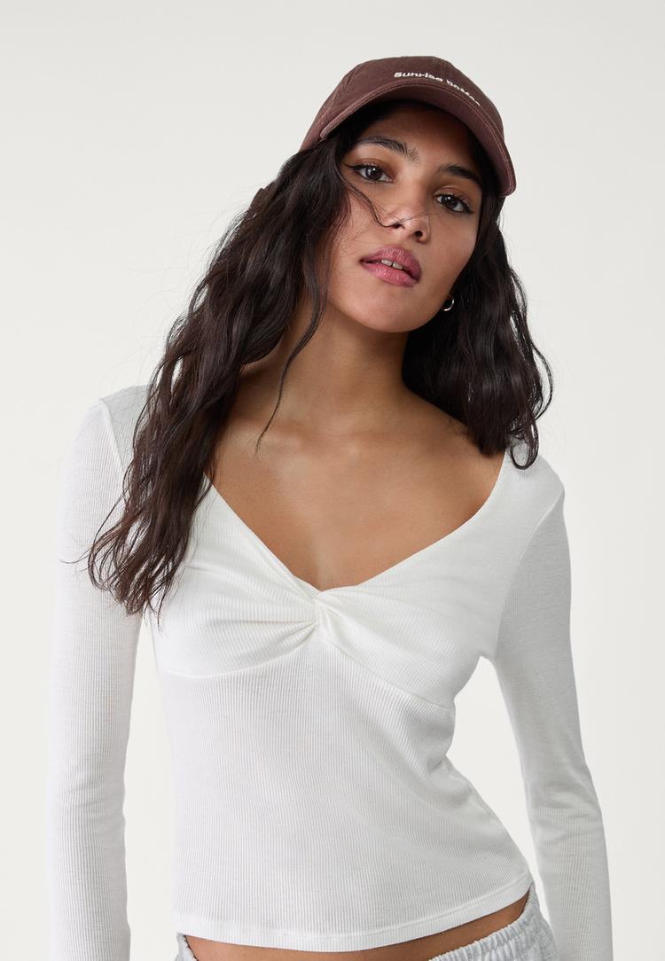 camiseta escote nudo