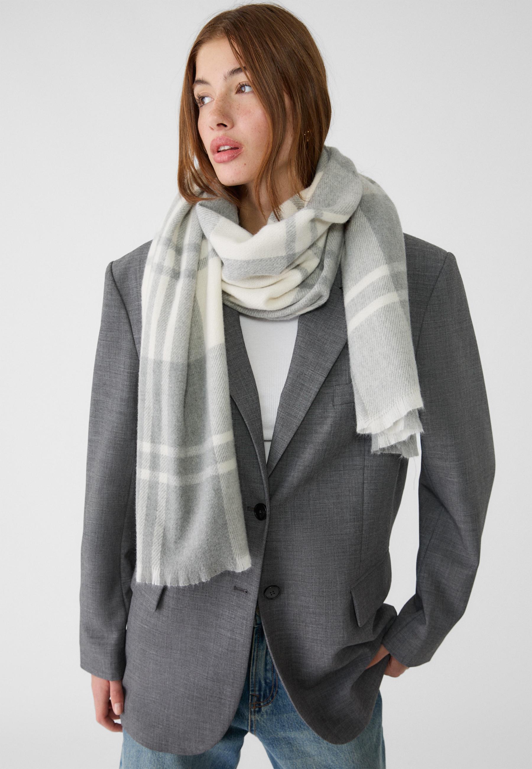 bufanda cuadros stradivarius