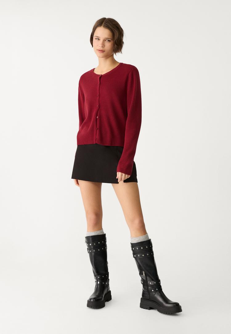 veste en maille a boutons et bord cote