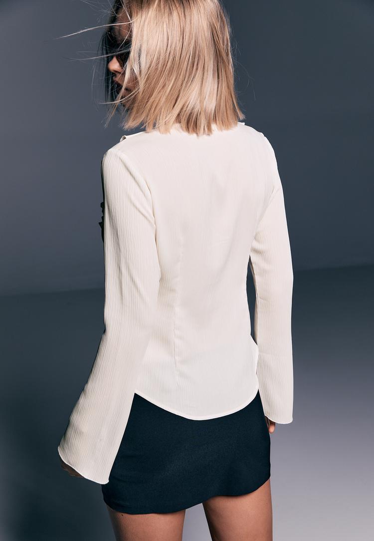 blusa fluida com folhos