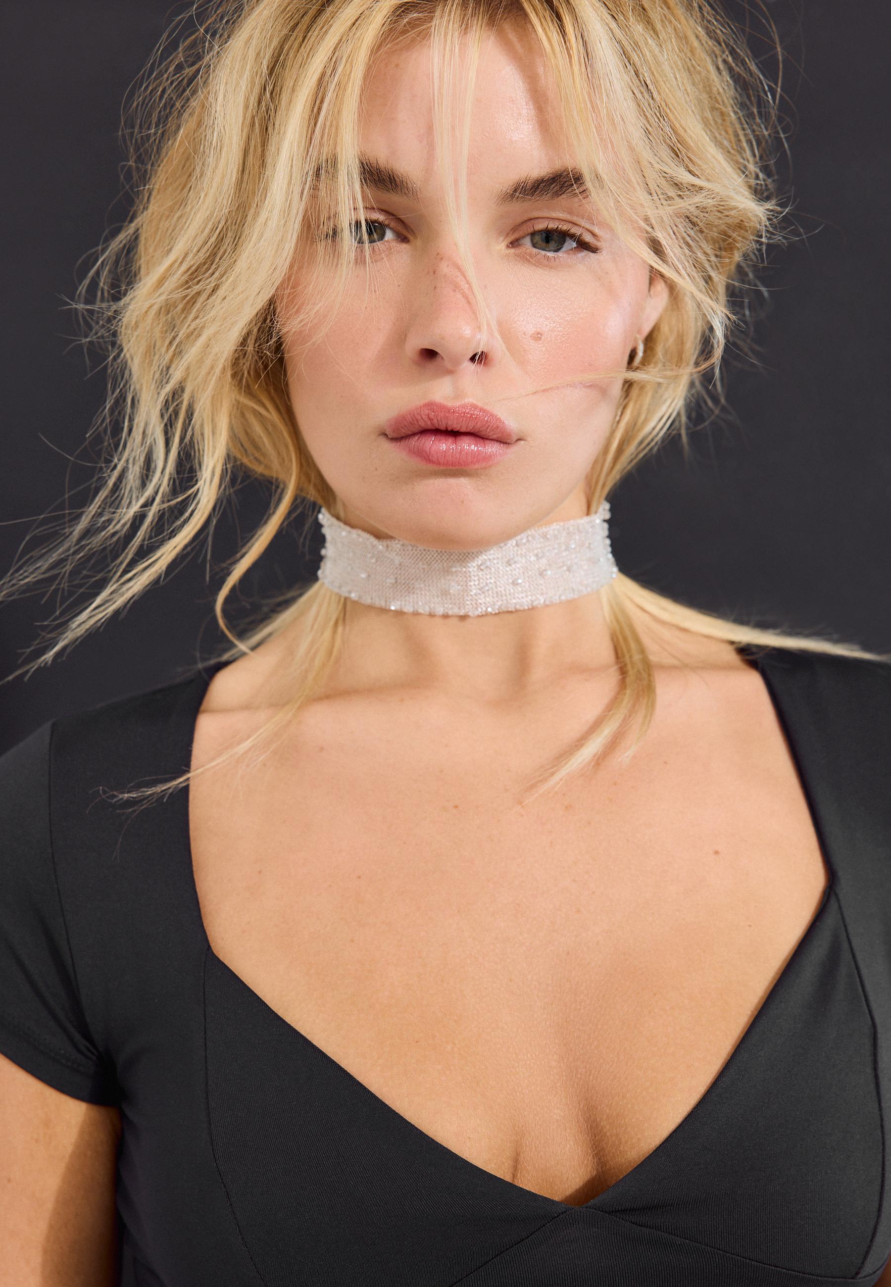 Rigid metal mesh choker — Grey