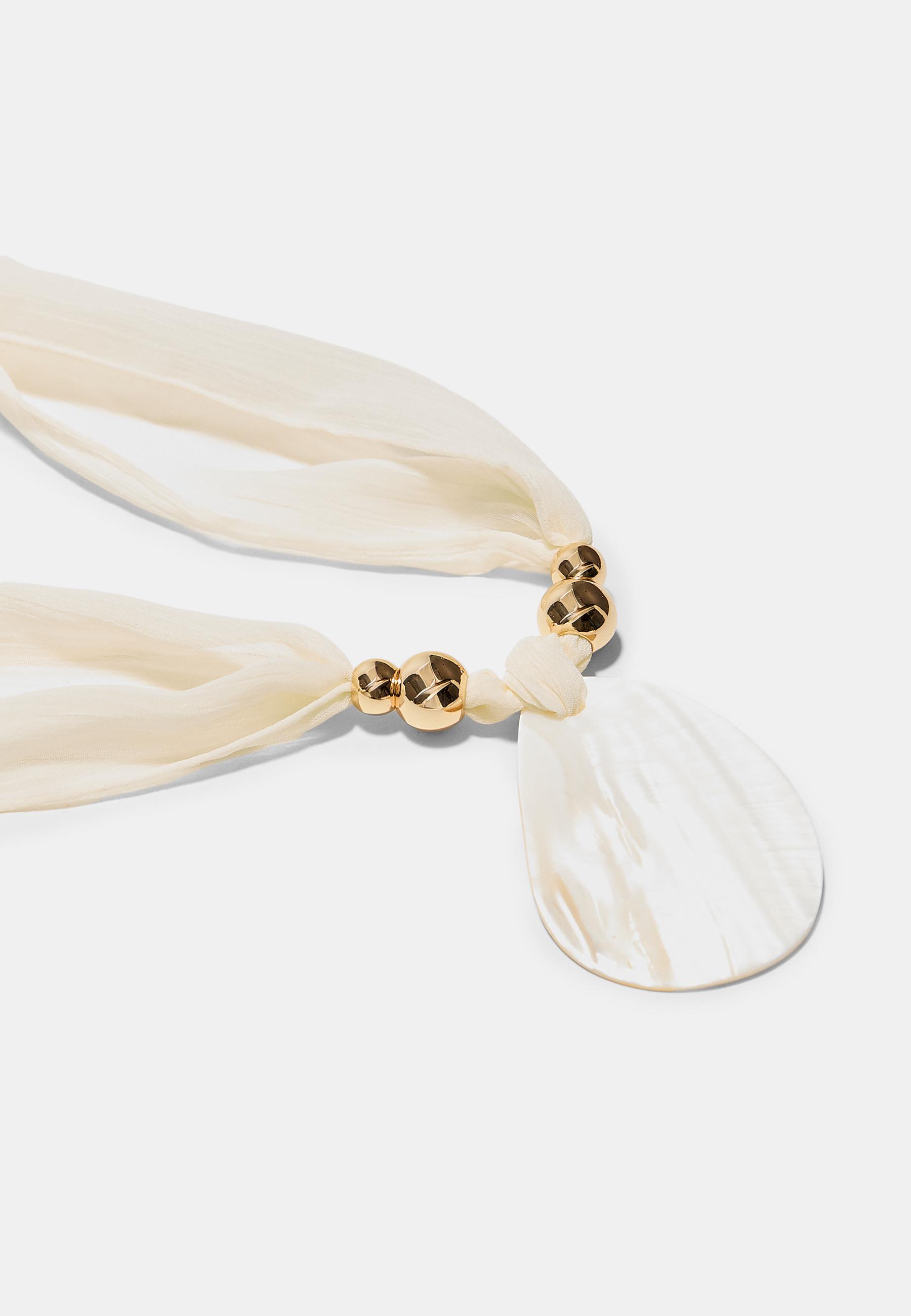 Mother-of-pearl-effect woven necklace — Ecru