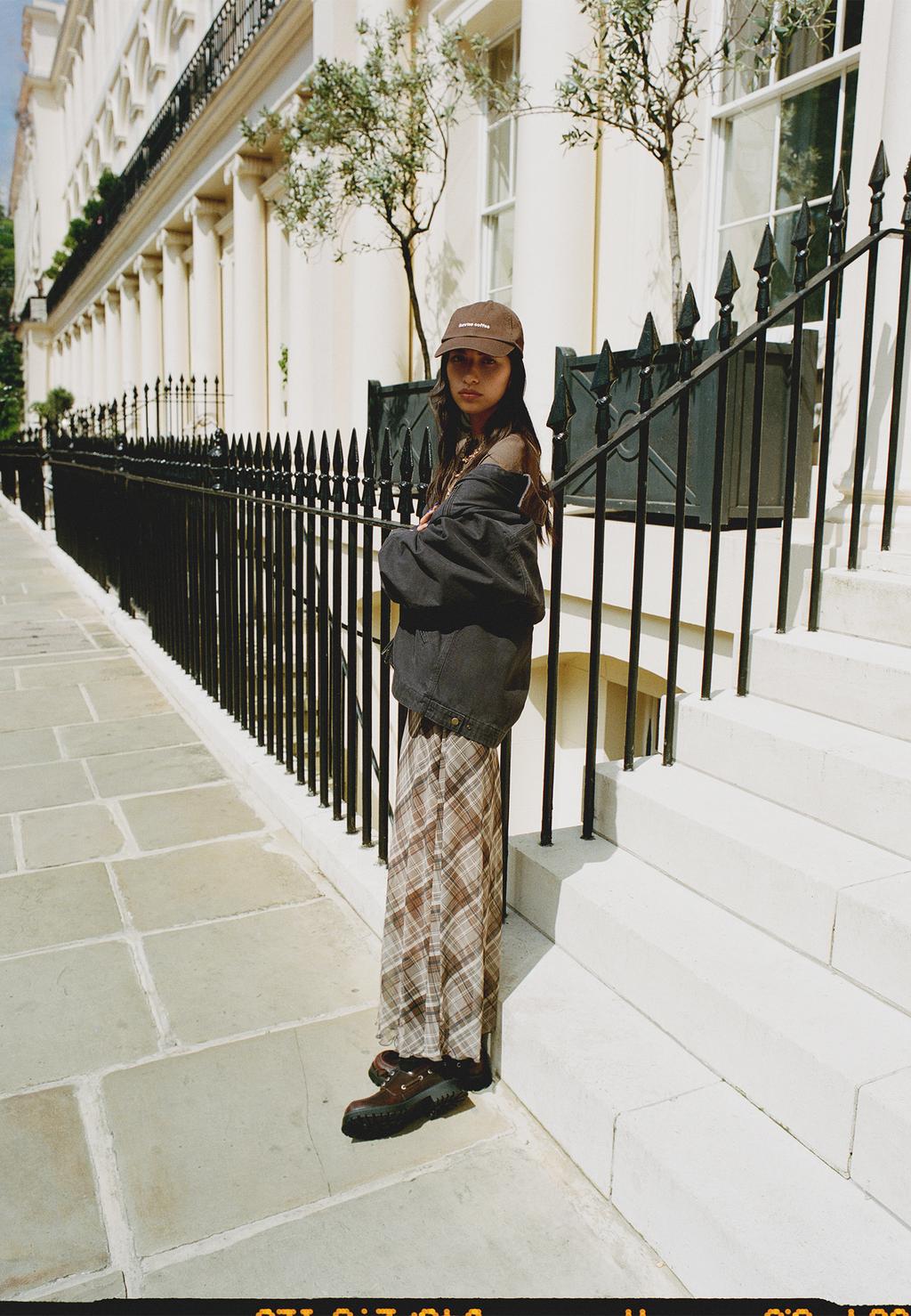 Cazadora bolsillos cuello combinado