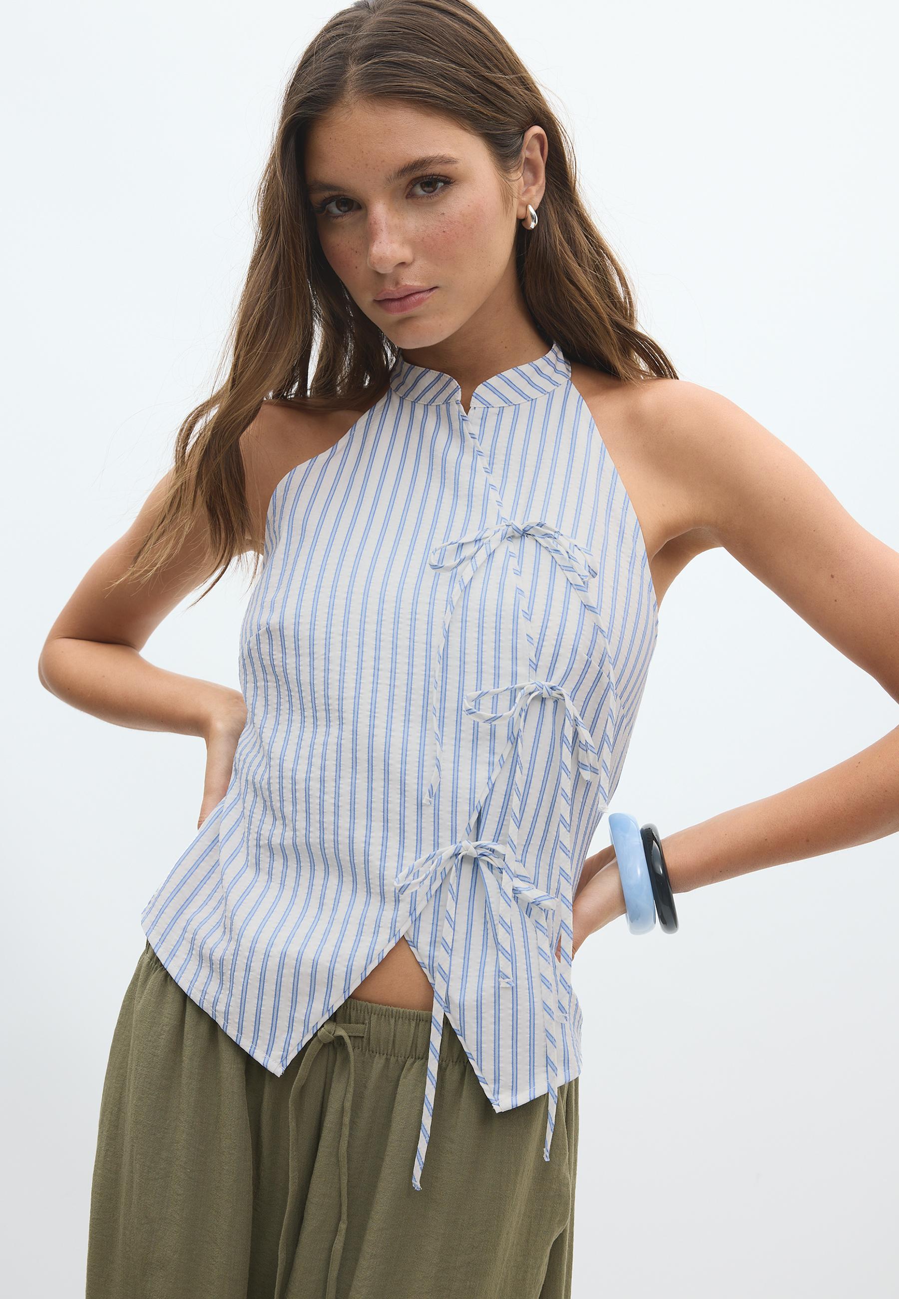 Semi-crinkled halter top with knots — Blue