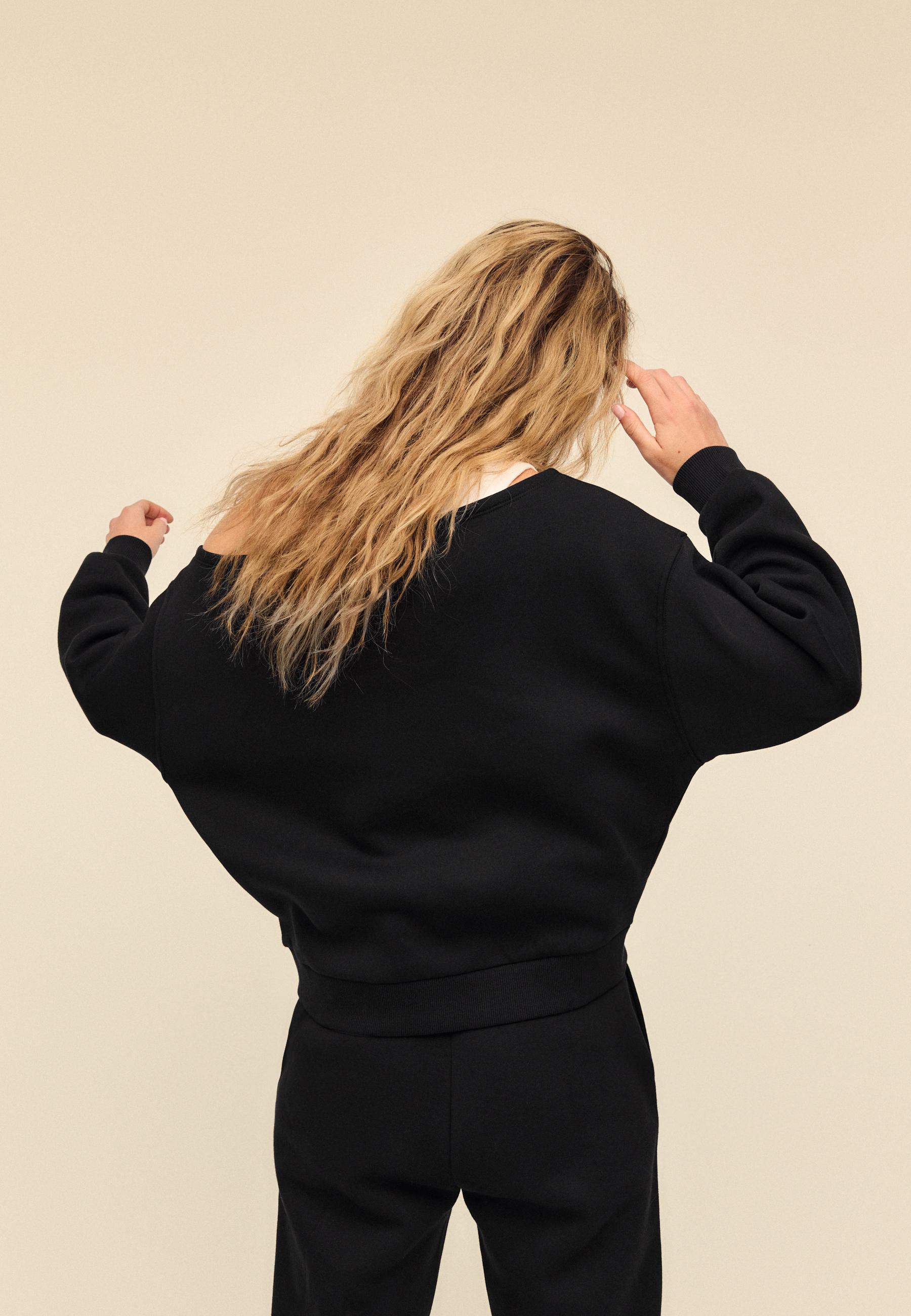 Studded sweatshirt — Black