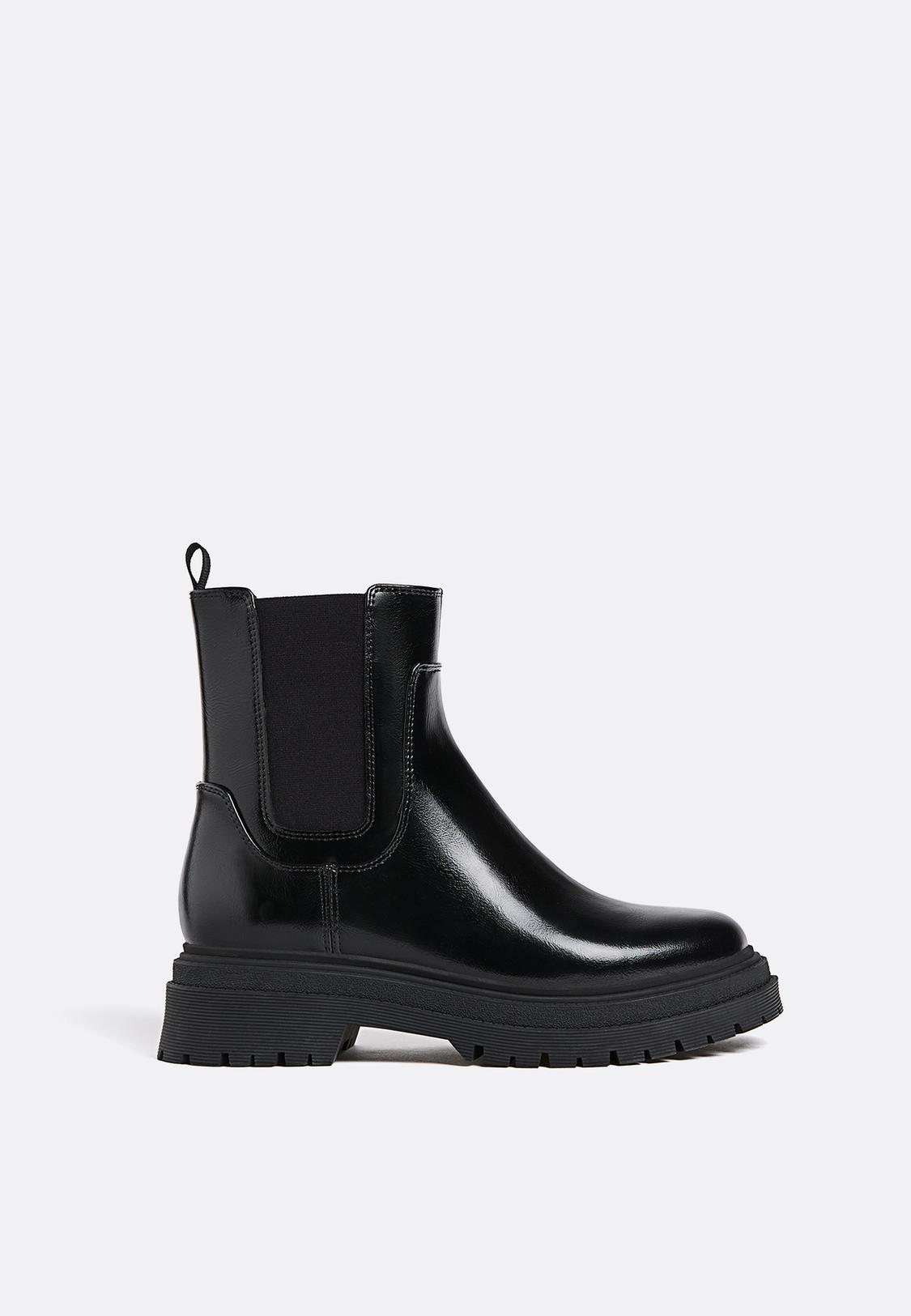 Flat Chelsea boots
