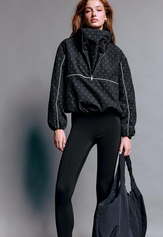 tupfenwindjacke-aus-funktionsstoff
