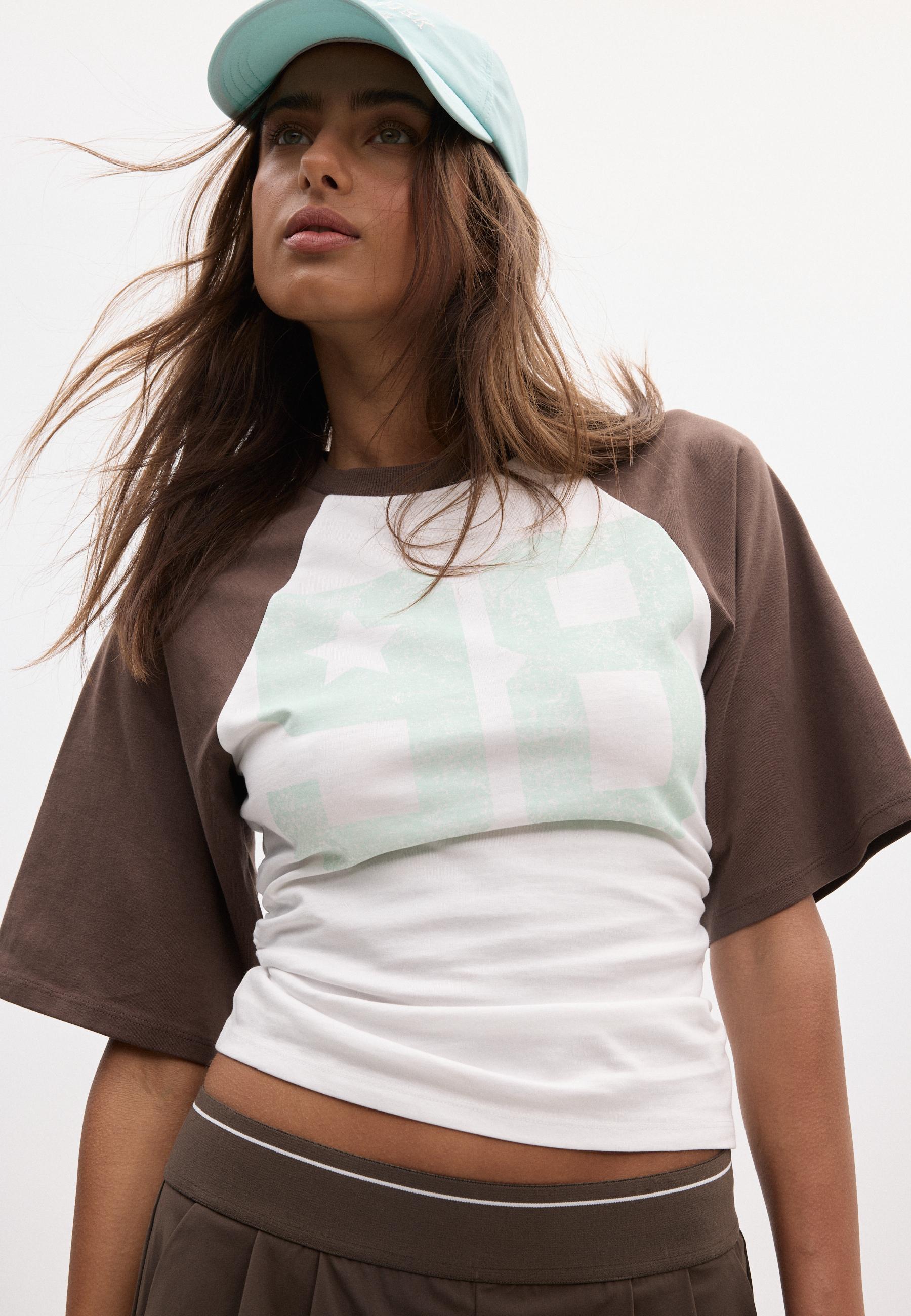 Raglan sleeve T-shirt with gathers — Brown