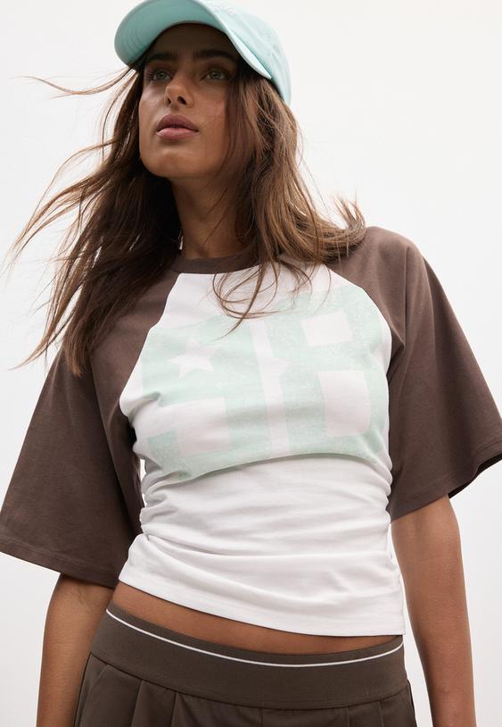 tshirt com manga ragla e franzidos