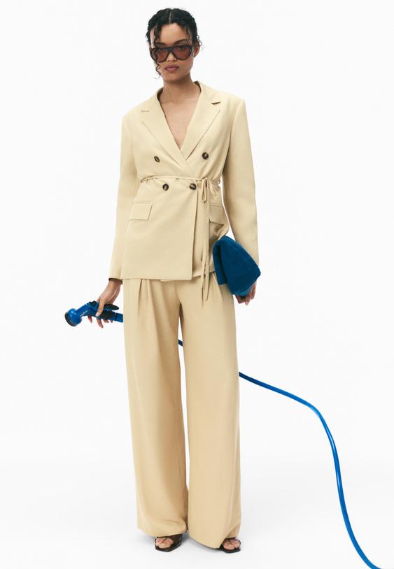 Stradivarius Pantalon À Pinces Chaîne Satiné Jaune Pastel 36