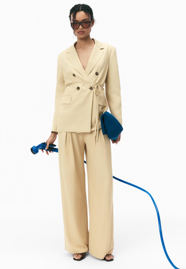 Stradivarius Pantaloni Cu Pense Și Lanț, Efect Satinat Galben Pastel 38