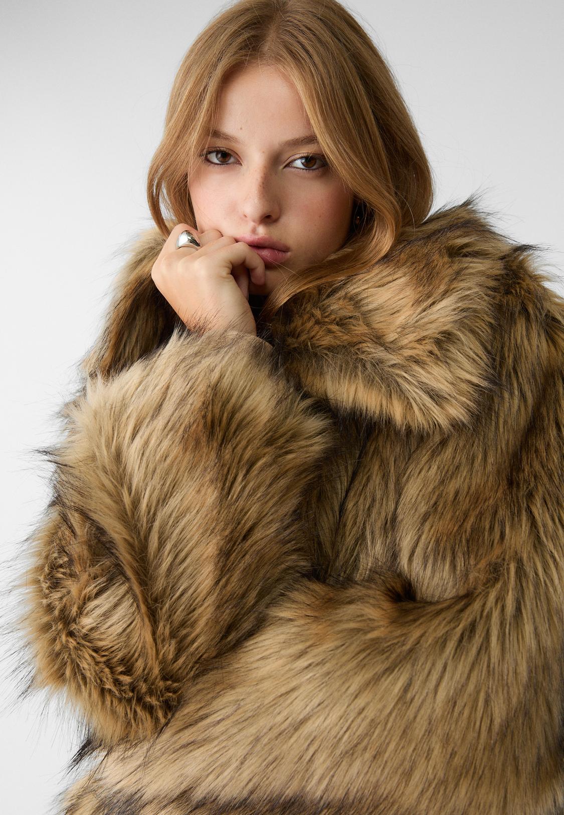 Faux fur jacket Women's fashion Stradivarius Jordan