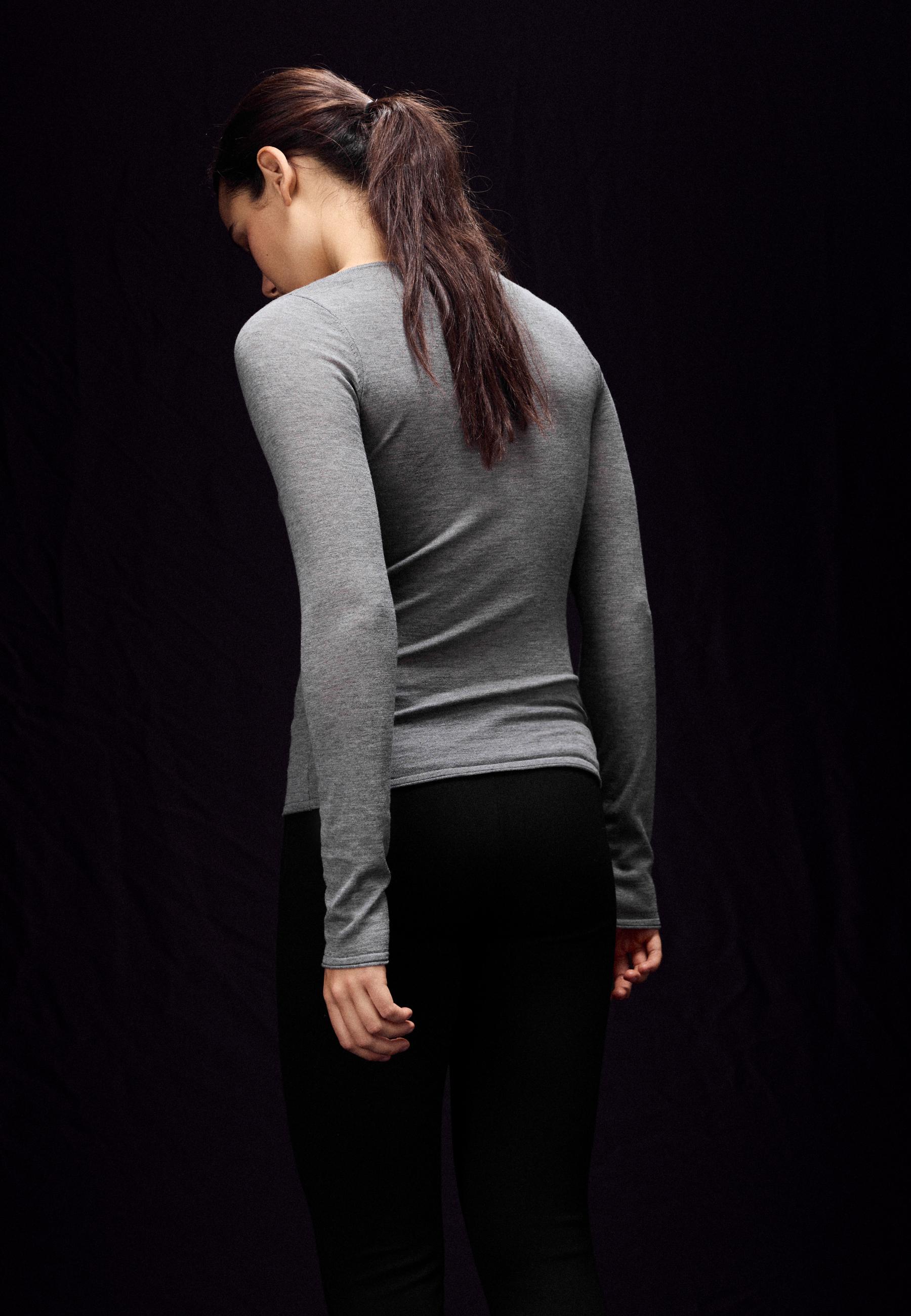 Stradivarius Basic yün ipek V yaka kazak
