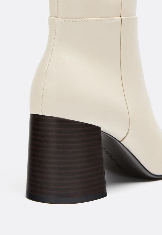 weie-stiefel-mit-absatz