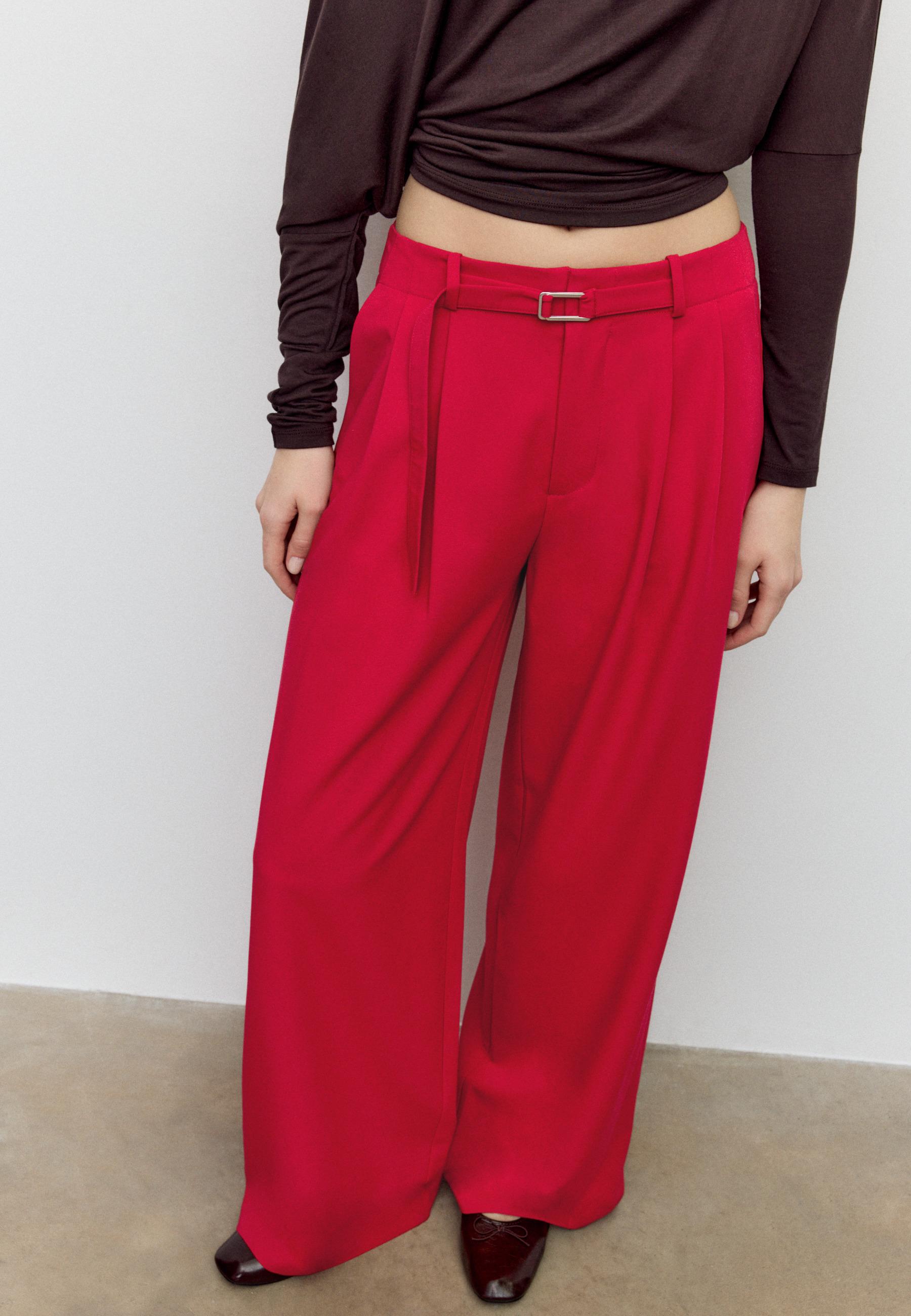 Wide-leg trousers with buckle detail — Dark red