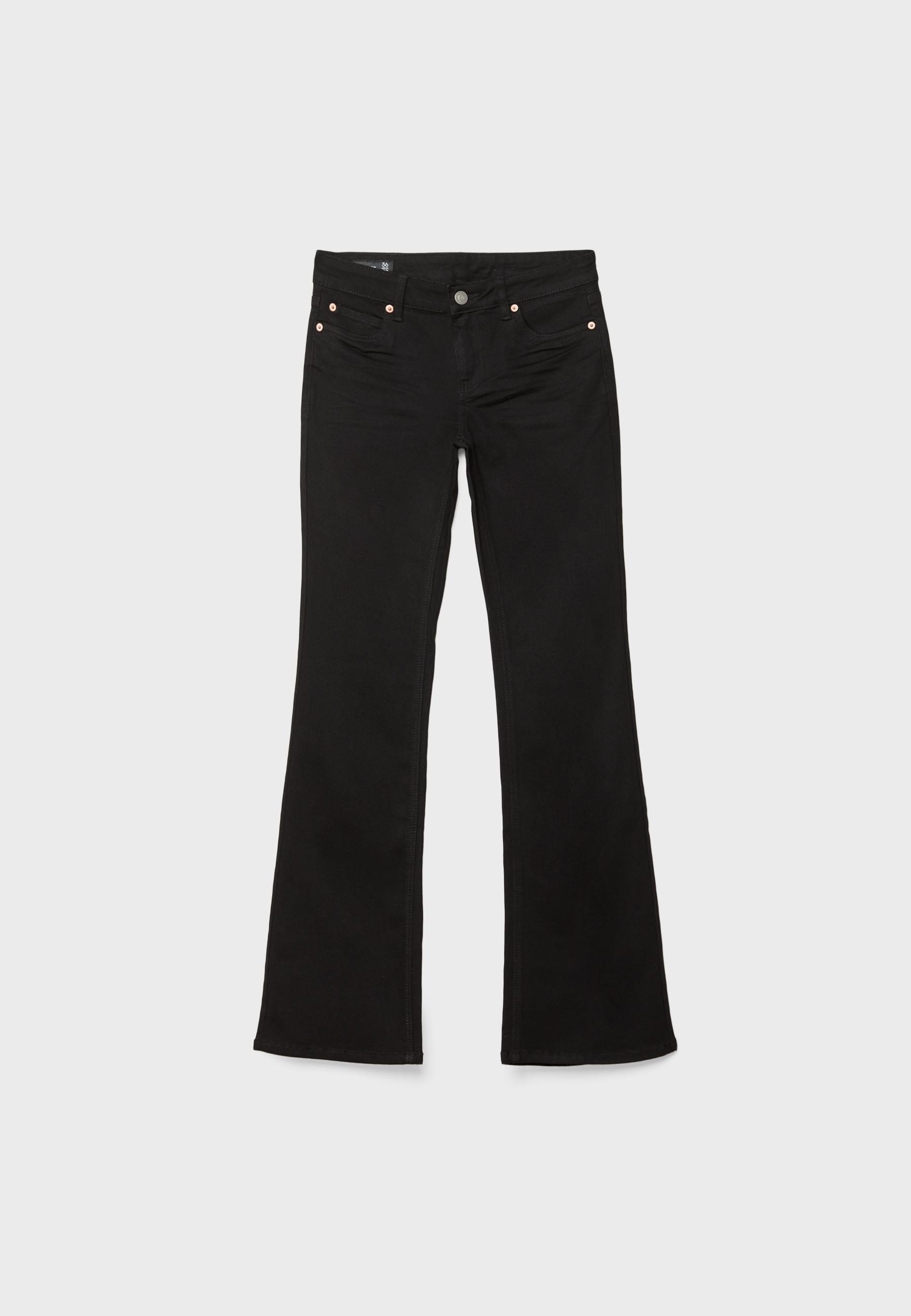 D67 slim fit boot-cut jeans - Women's fashion | Stradivarius