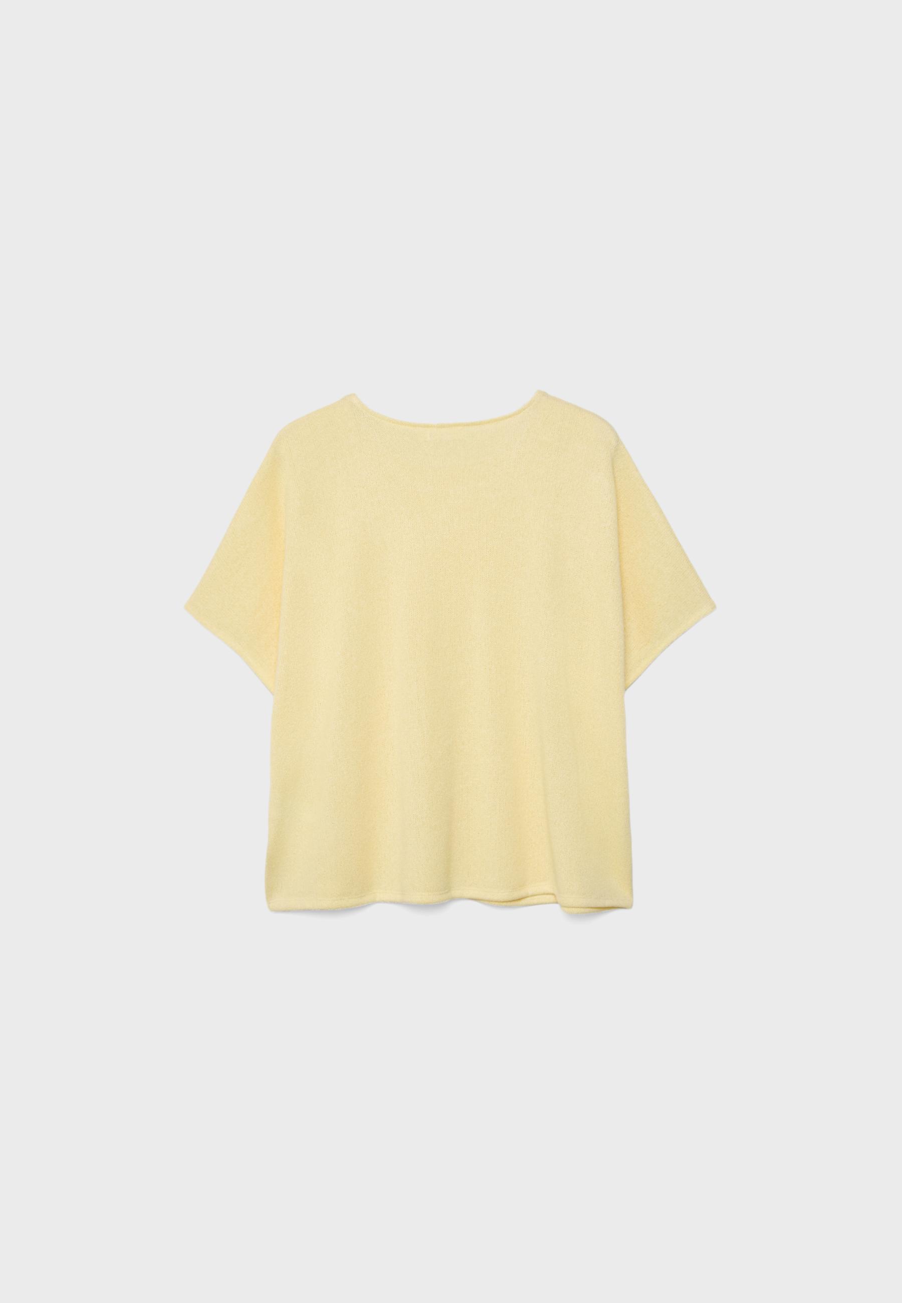 Rustic cape T-shirt — Pastel yellow