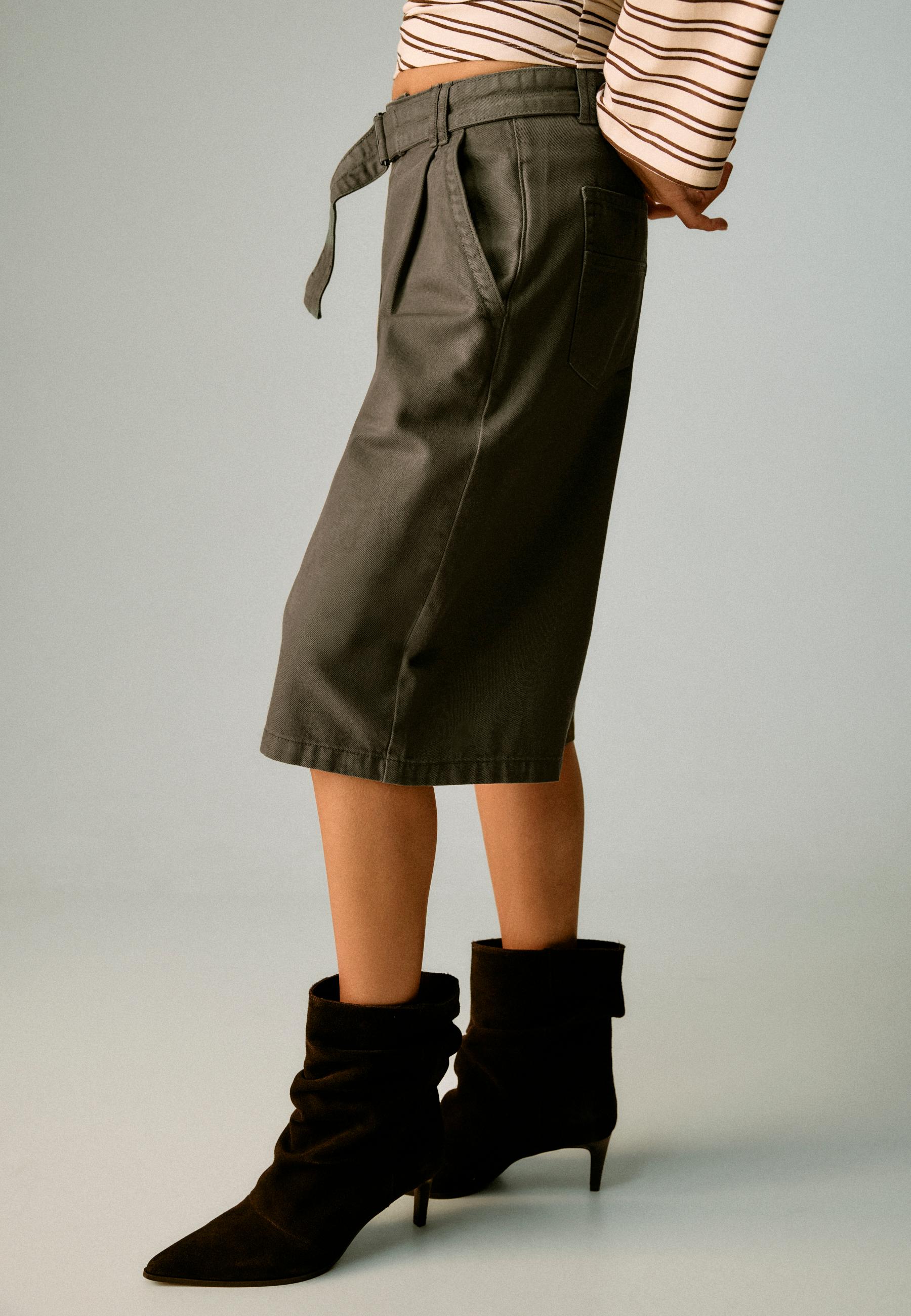 Baggy Bermuda shorts with belt — Khaki