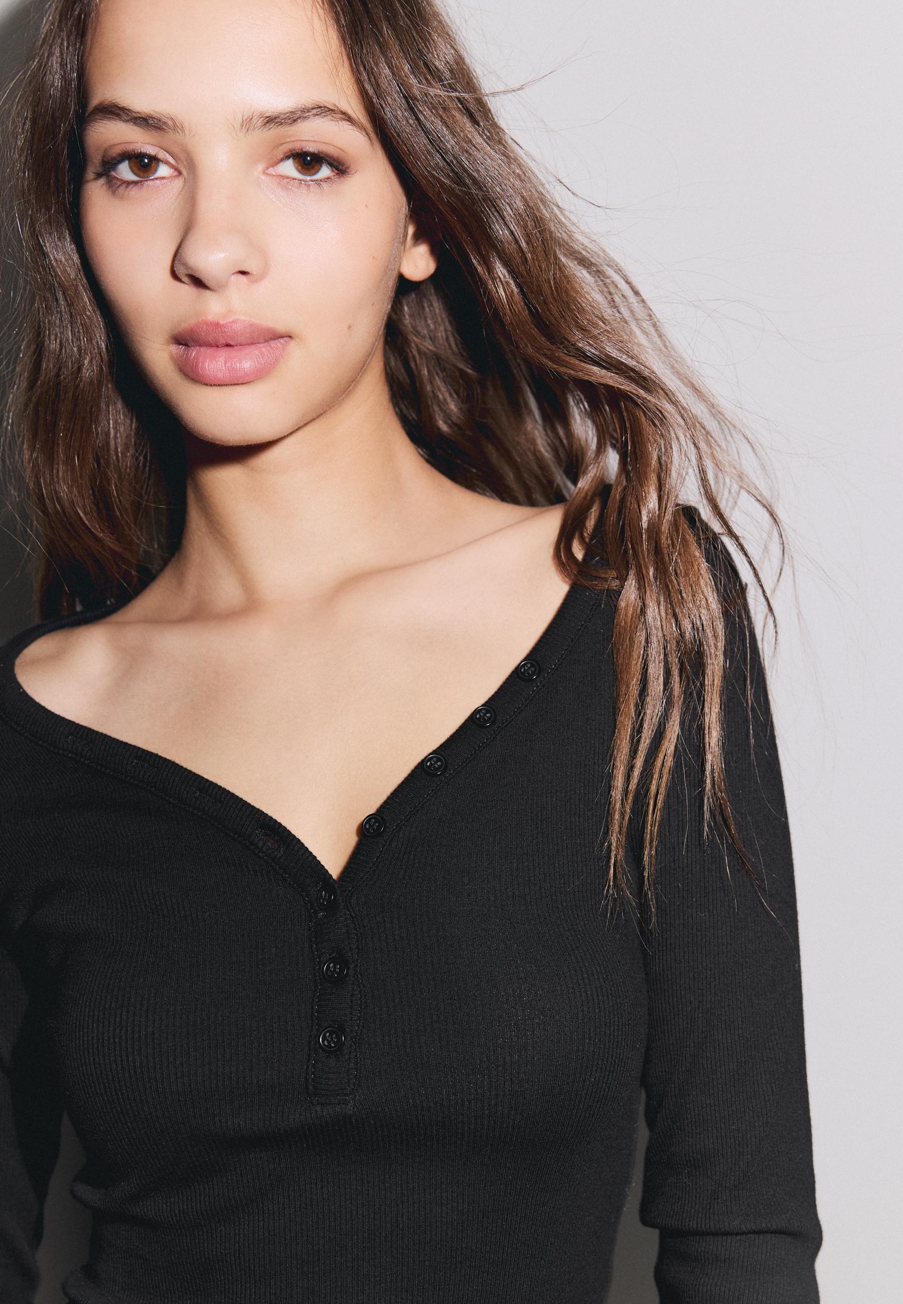 Blouse with buttons — Black