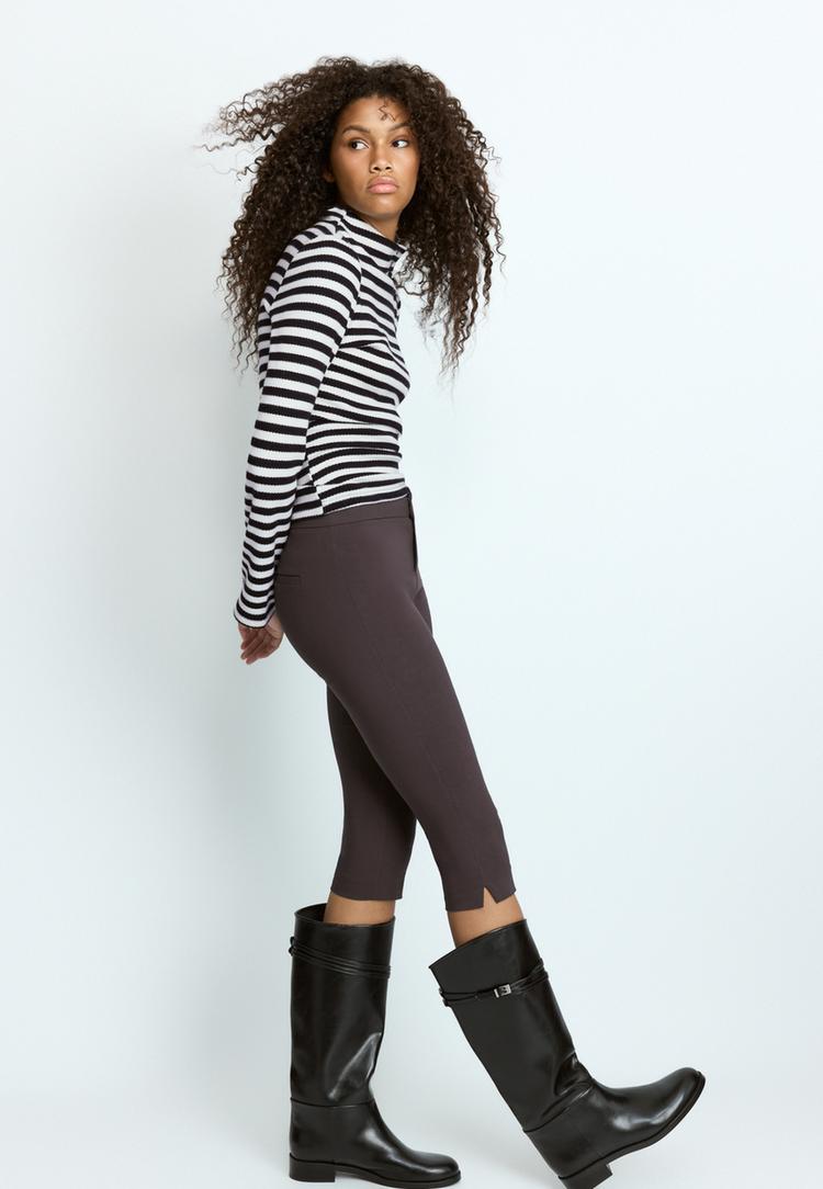 Stradivarius Capri Hlače Od Bengalina Smeđa 44