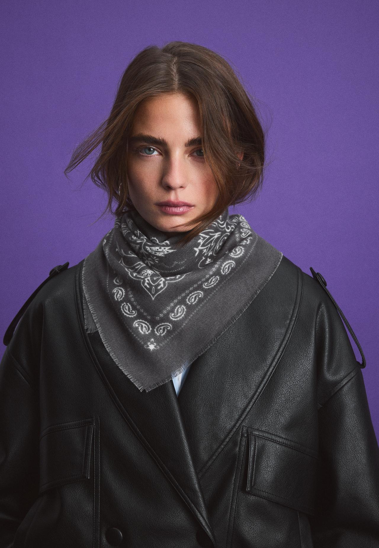 Soft-touch scarf — Grey