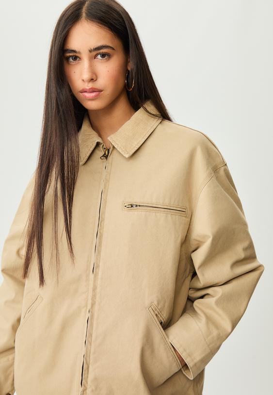 cazadora bolsillos cuello combinado