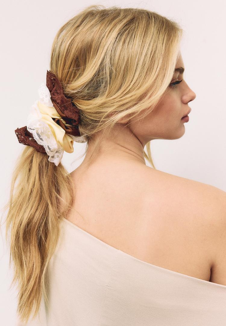 Stradivarius Σετ 2 Λαστιχάκια Μαλλιών Με Δαντέλα Καφέ Os φωτογραφία