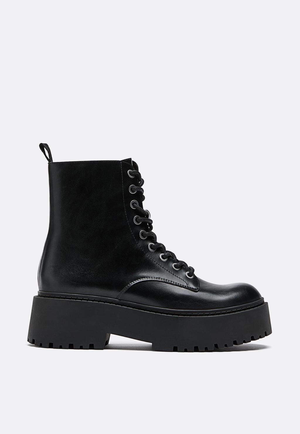 Snörade Platta Boots