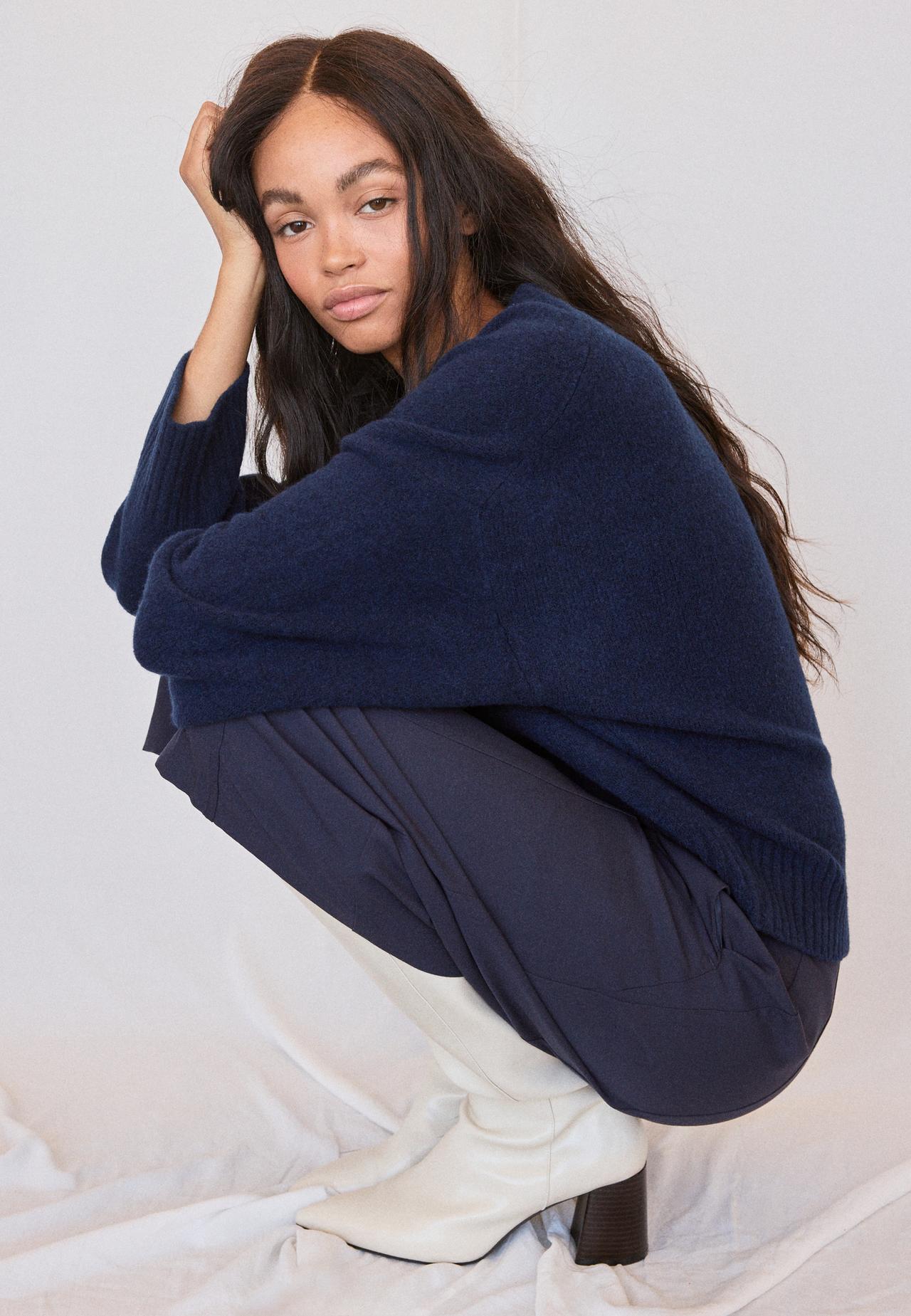 Soft-touch basic knit jumper — Navy blue