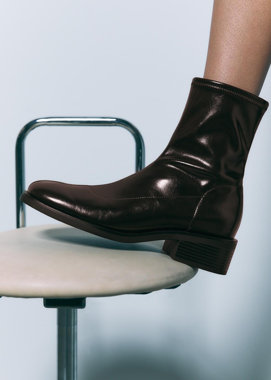 Flat stretch ankle boots