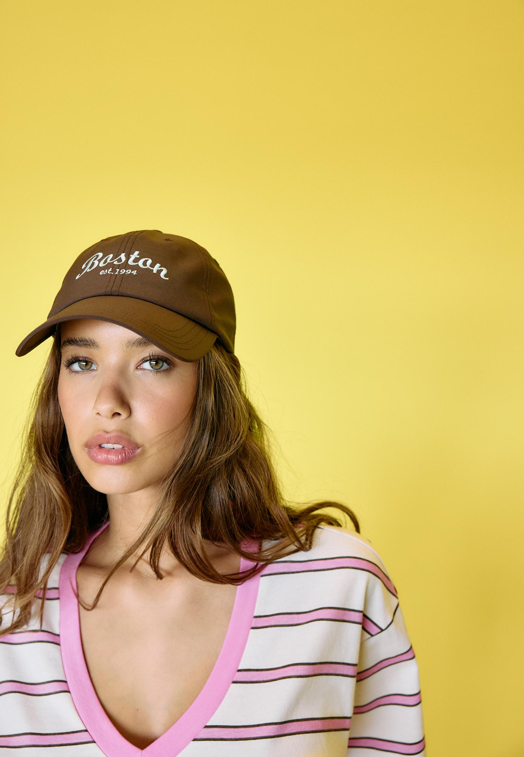 Embroidered cap — Brown