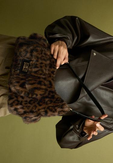 Faux fur pocket shoulder bag — Brown 4