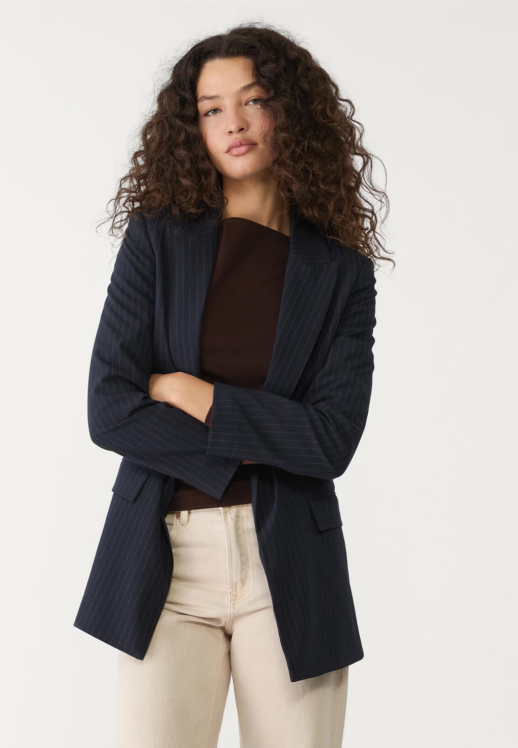Dökümlü ve çizgili önü açık blazer