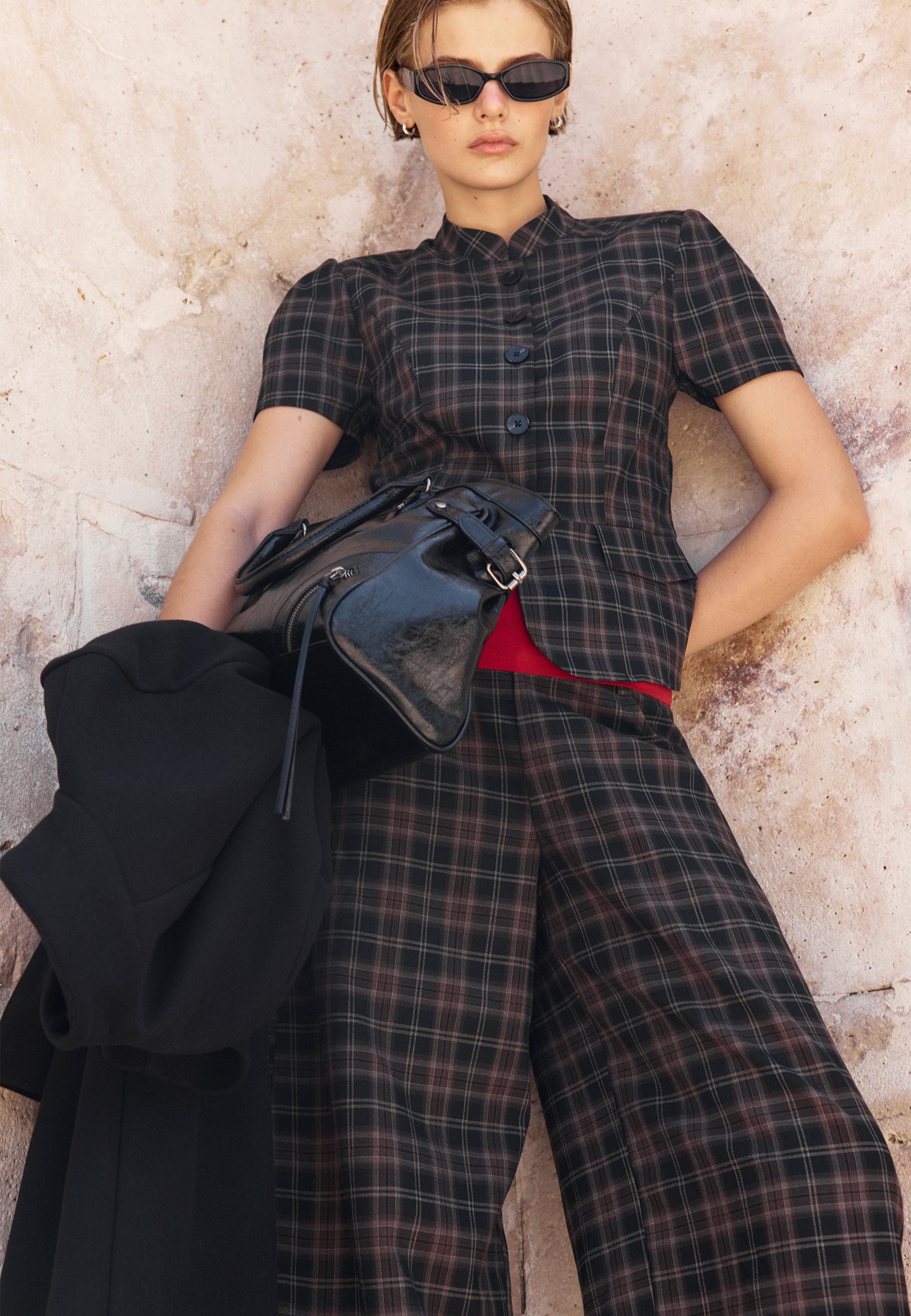 Stradivarius Ekose barrel kumaş pantolon görsel 6