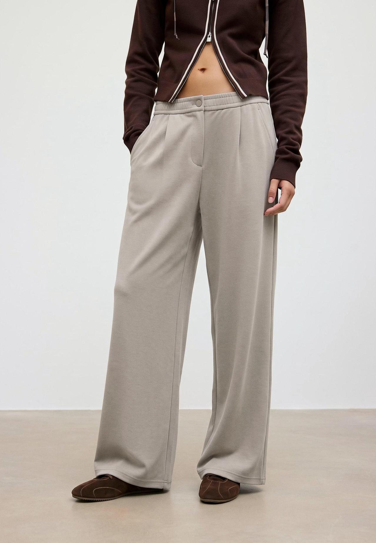Soft-touch darted trousers — Beige