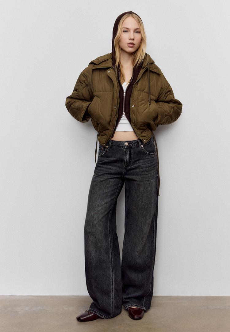 gesteppte-jacke-mit-kapuze