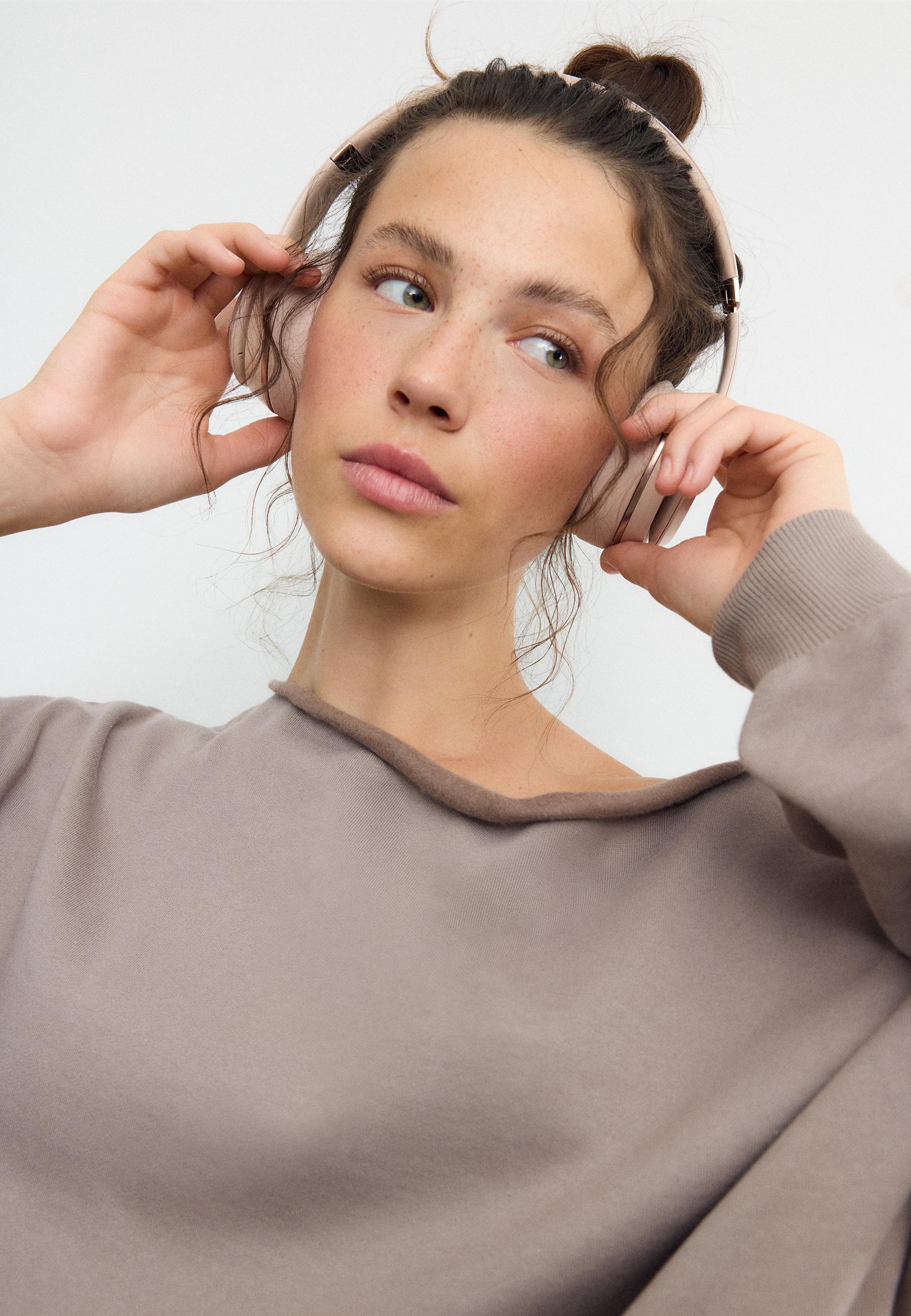 Basic off-the-shoulder sweatshirt — Beige