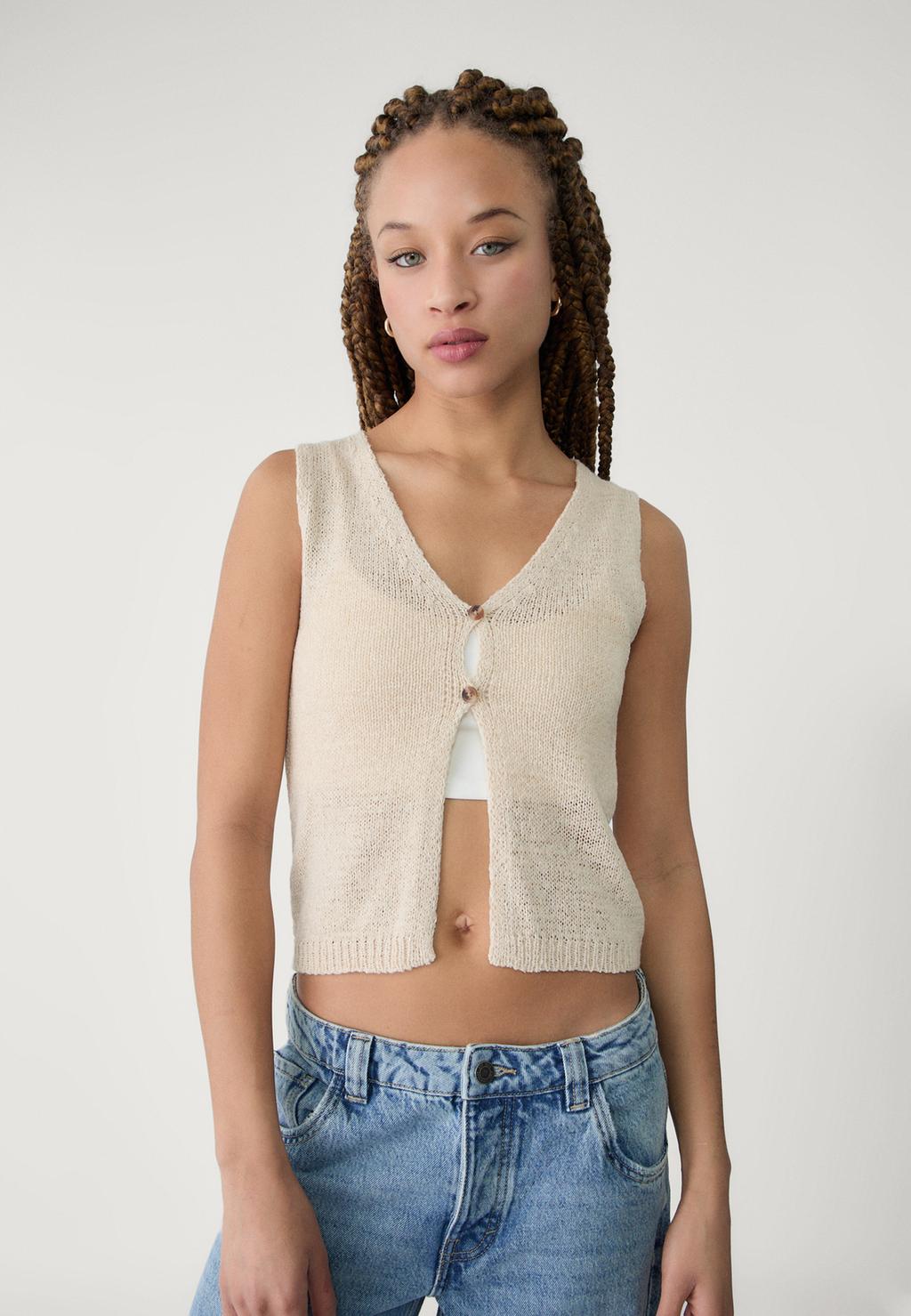 Buttoned knit vest