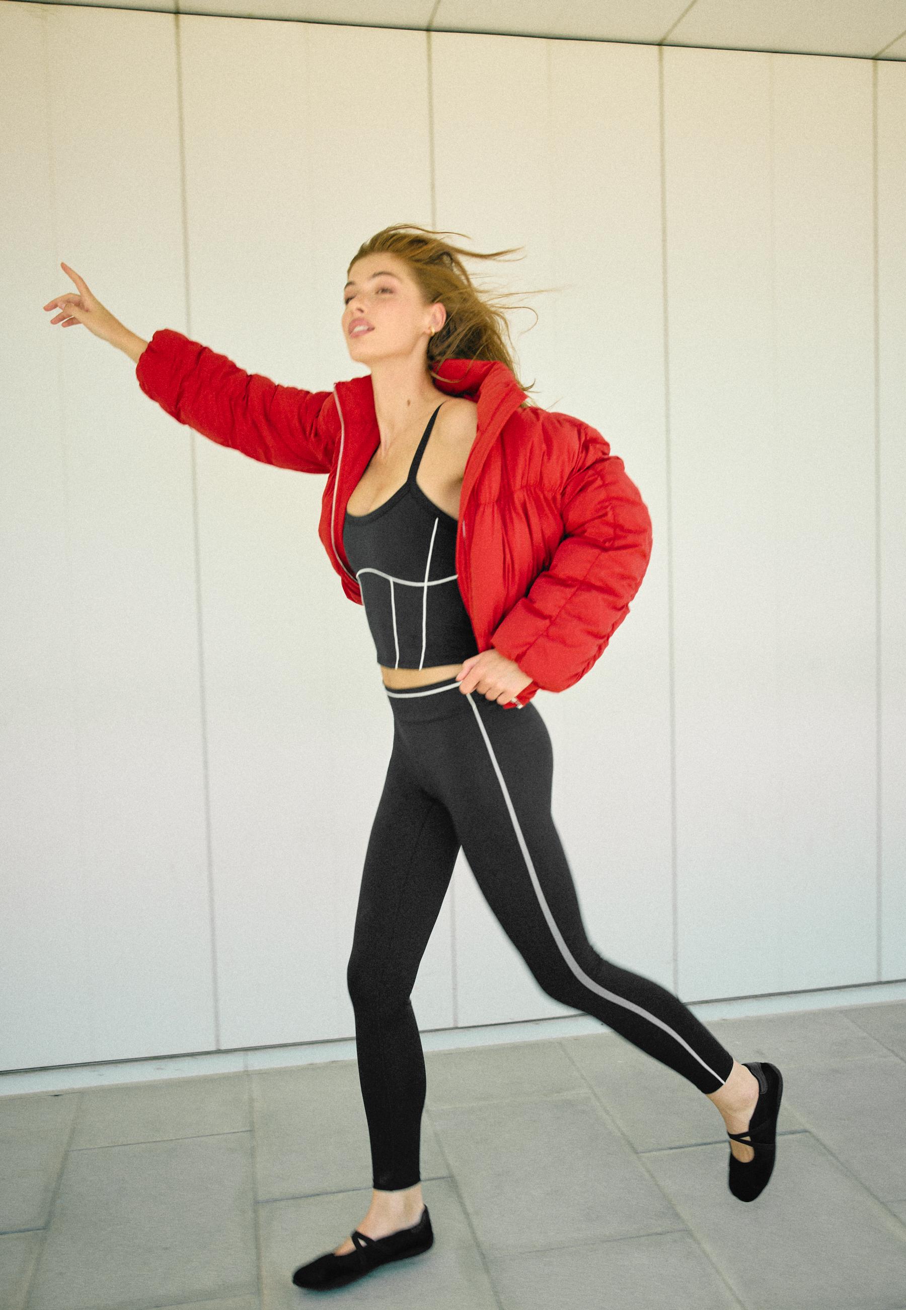Stradivarius Cropped Τοπ Με Ραφές Μαύρο M