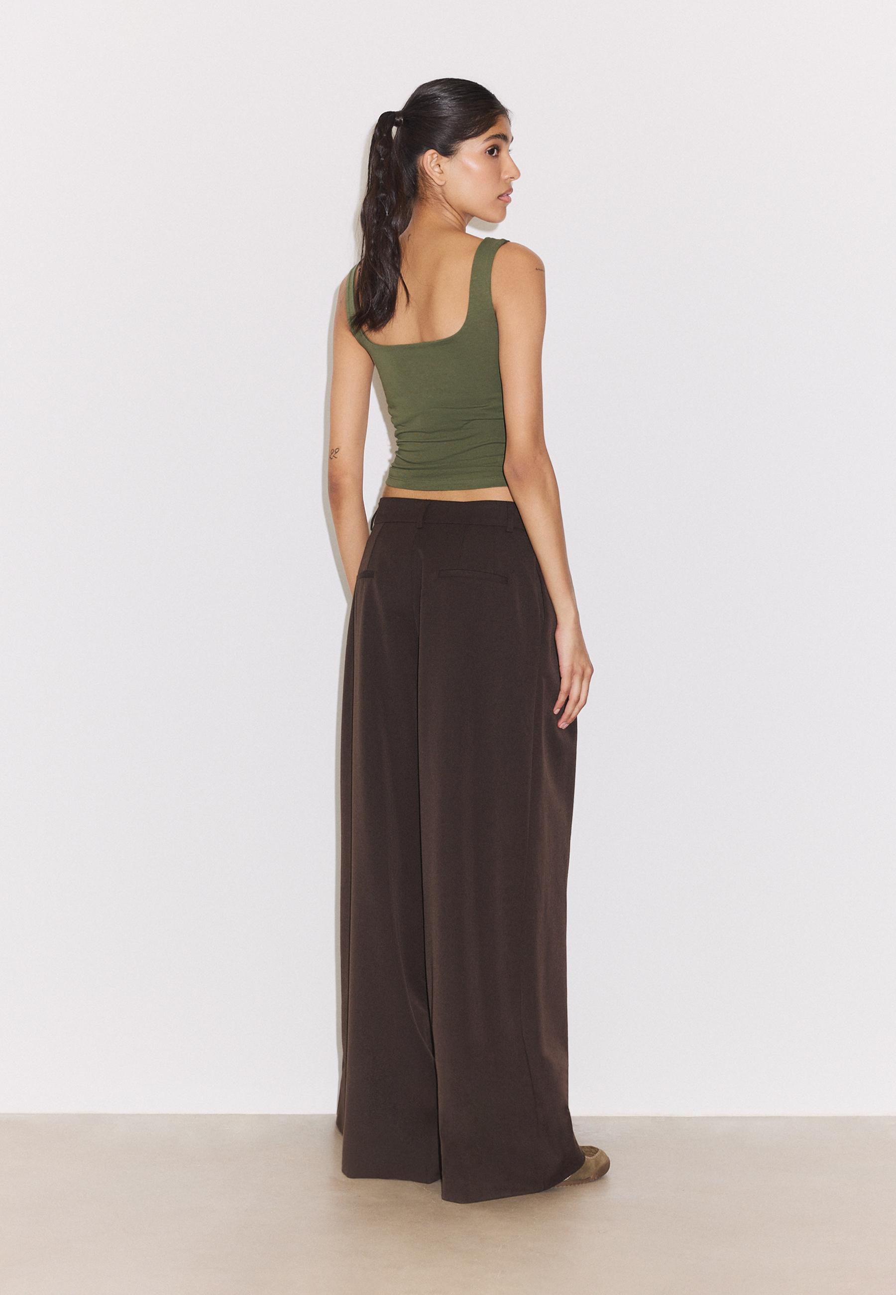 Wide-leg tailored trousers with darts — Brown