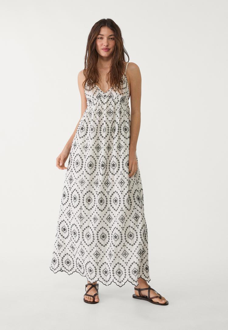 vestido largo fluido bordados