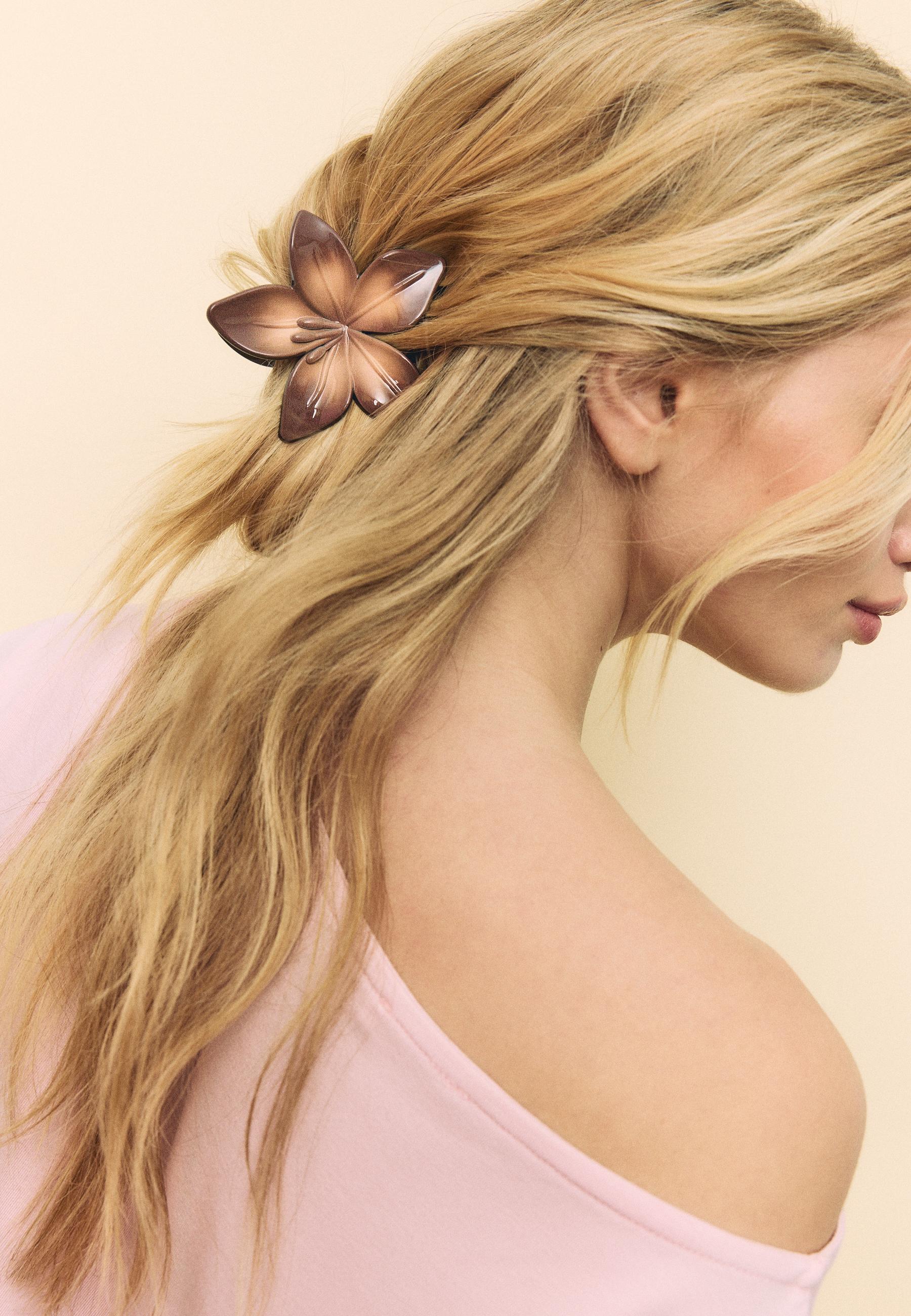 Flower hair clip — Brown