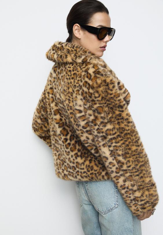 cazadora cruzada efecto pelo leopardo